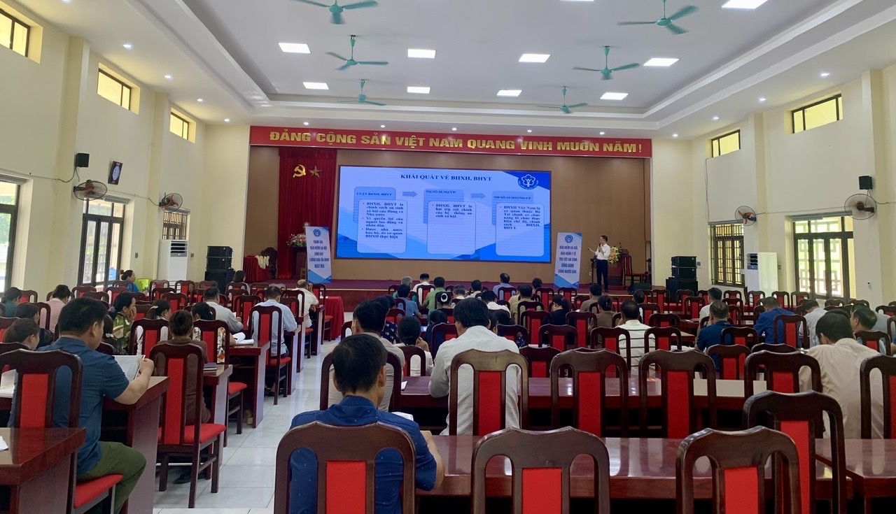 Bảo hiểm xã hội cơ sở Chợ Đồn tổ chức hội nghị tuyên truyền, đối thoại chính sách, pháp luật về bảo hiểm xã hội, bảo hiểm y tế tại xã Chợ Đồn