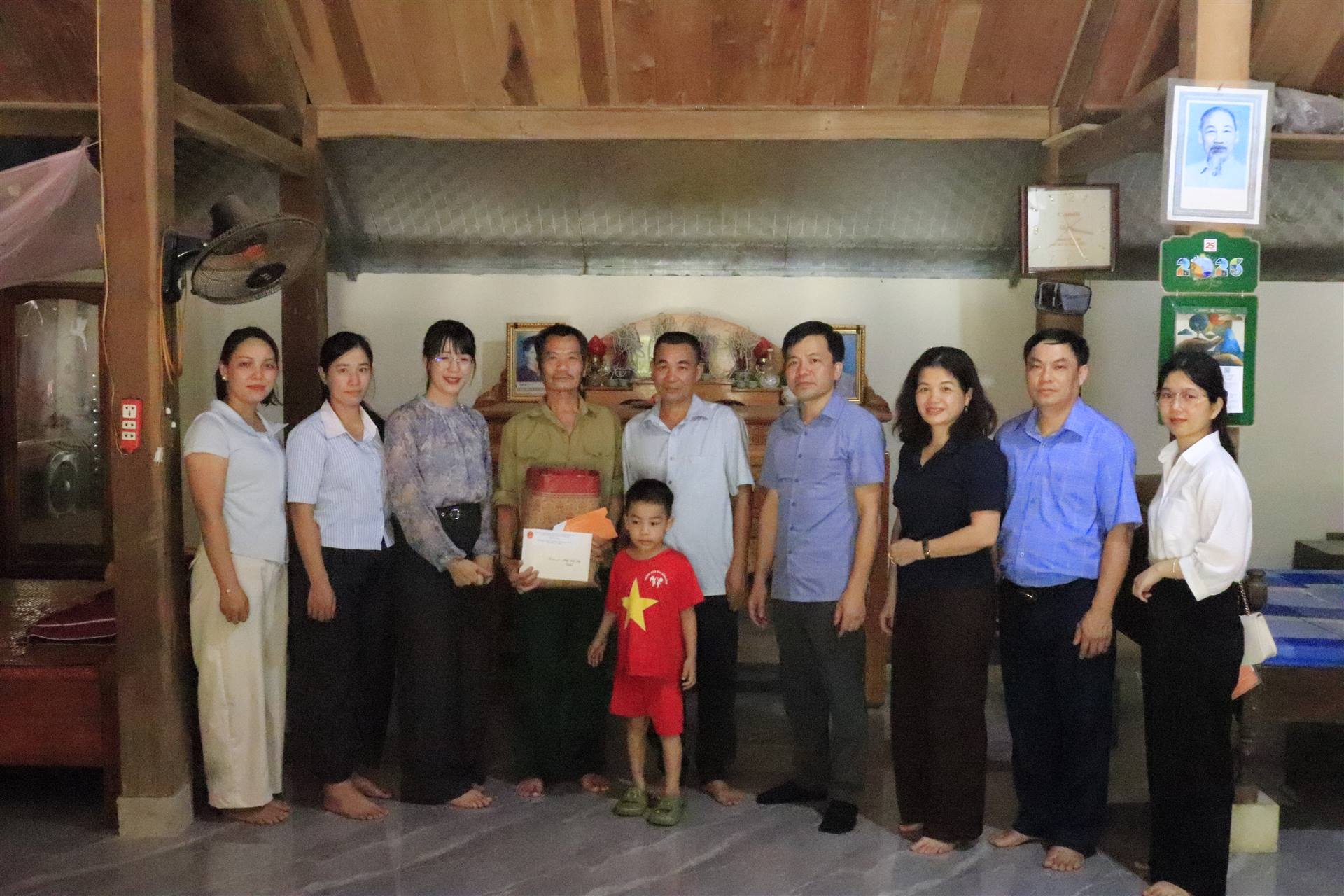 Đoàn công tác số 7 thăm, tặng quà người có công và thân nhân liệt sĩ nhân kỷ niệm 79 năm Ngày Thương binh - Liệt sĩ