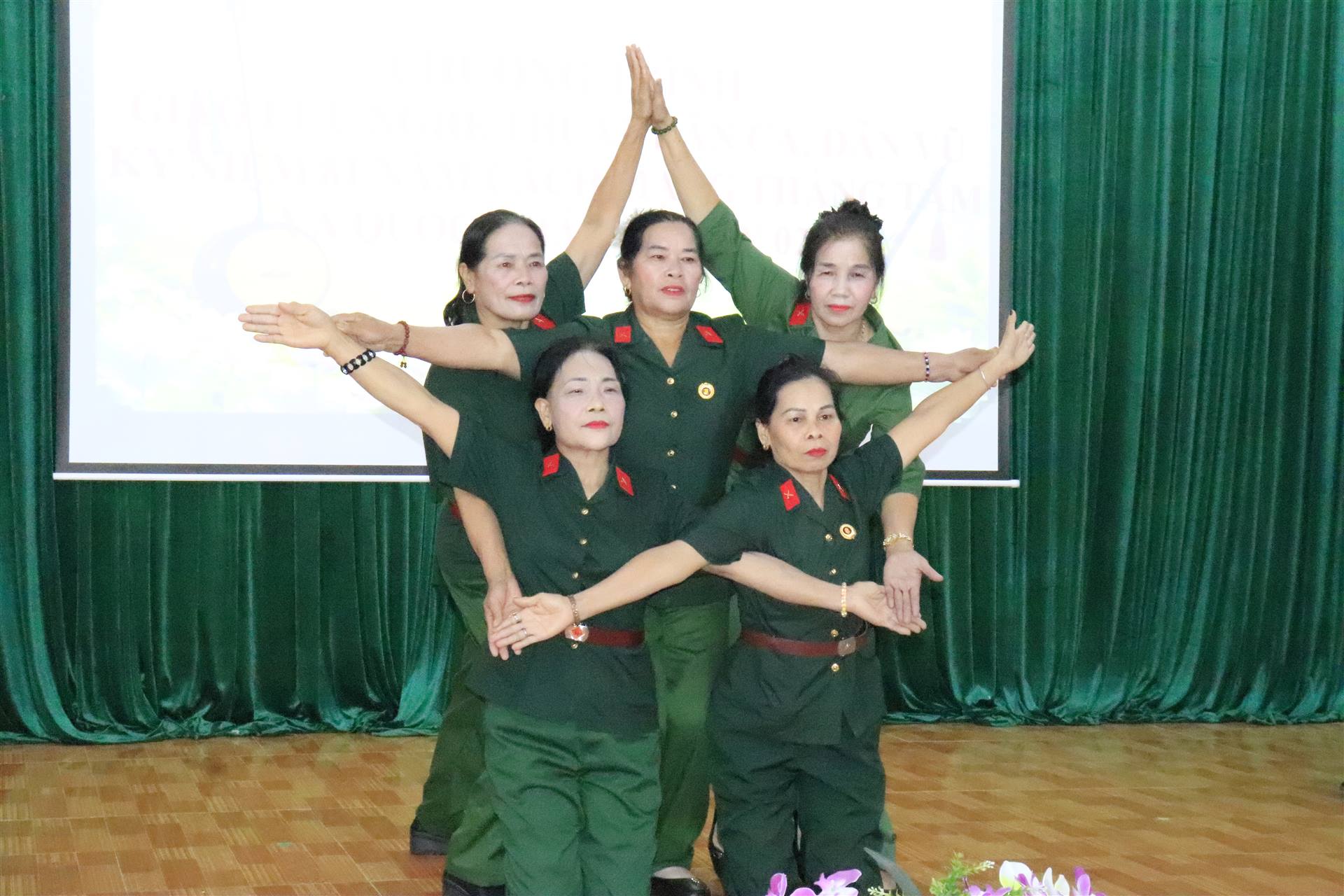 Câu lạc bộ Liên thế hệ xã Chợ Đồn tổ chức giao lưu văn nghệ, dân ca, dân vũ Chào mừng Cách mạng tháng 8 và Quốc khánh 2/9.
