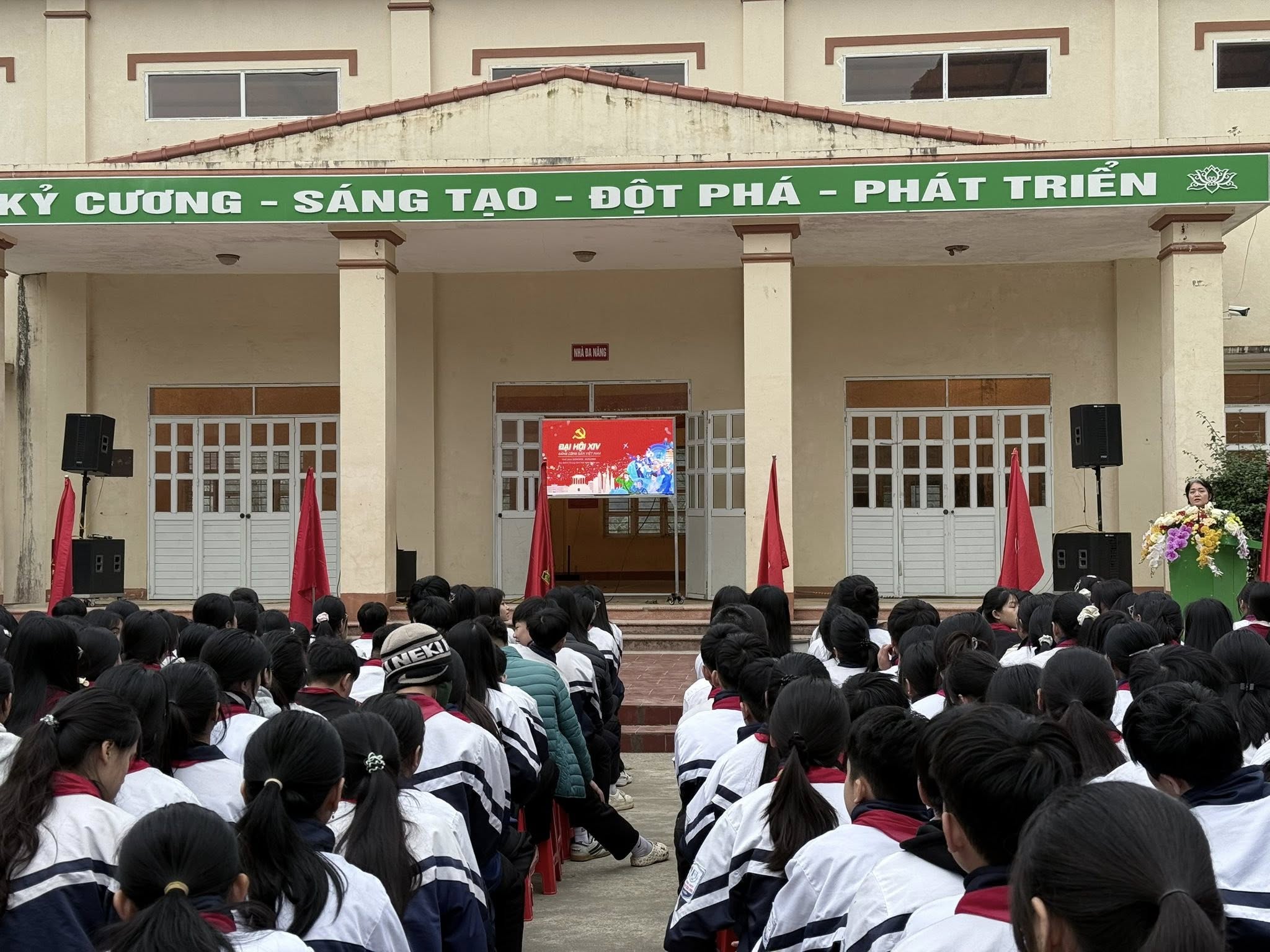 Trường THCS Hoàng Văn Thụ thông báo tuyển dụng giáo viên hợp đồng năm học 2025–2026