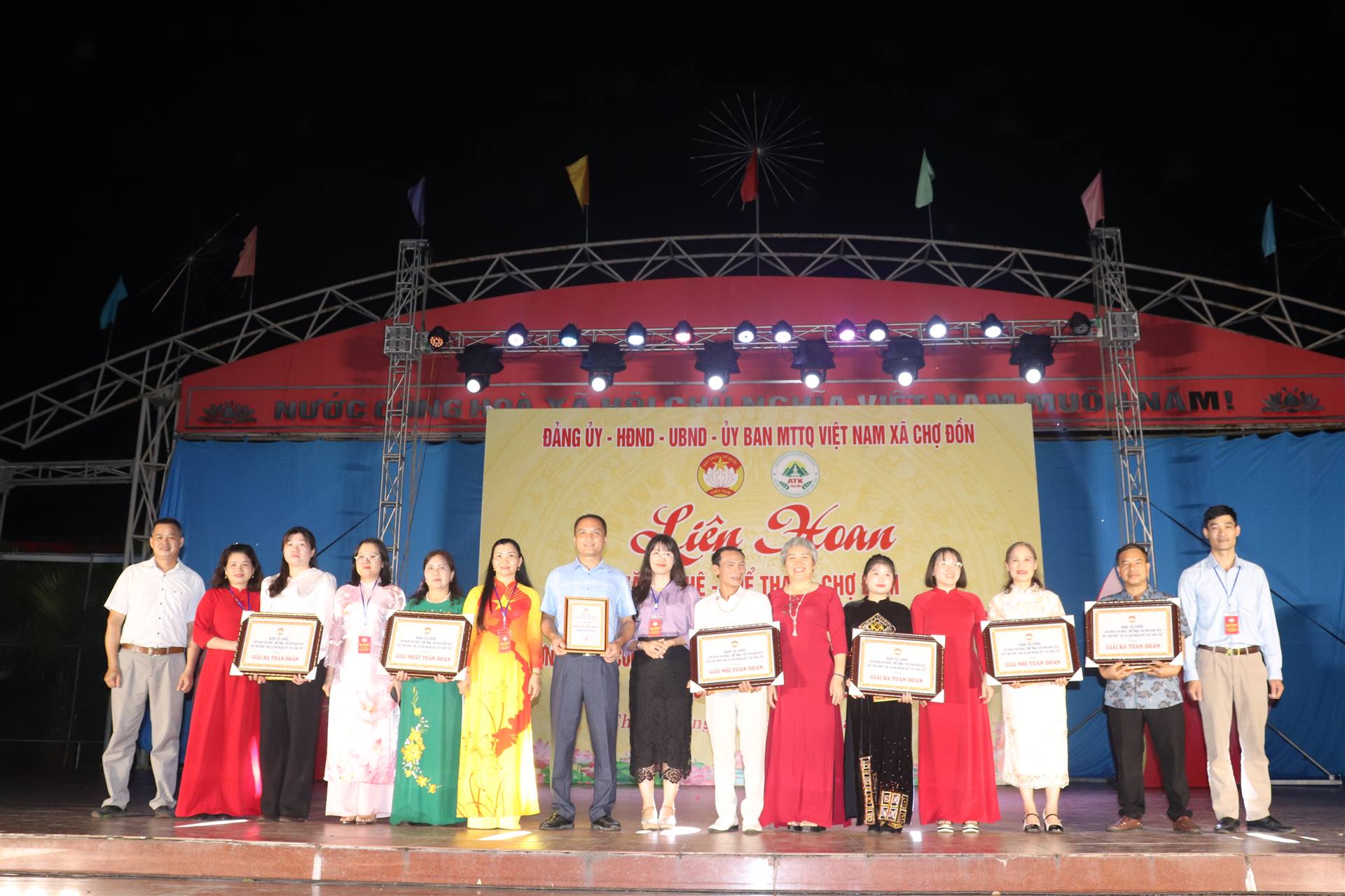 Sôi nổi Liên hoan văn nghệ, thể thao với chủ đề “Bài ca đại đoàn kết các dân tộc” gắn với Chợ đêm  ATK Chợ Đồn  tháng 5