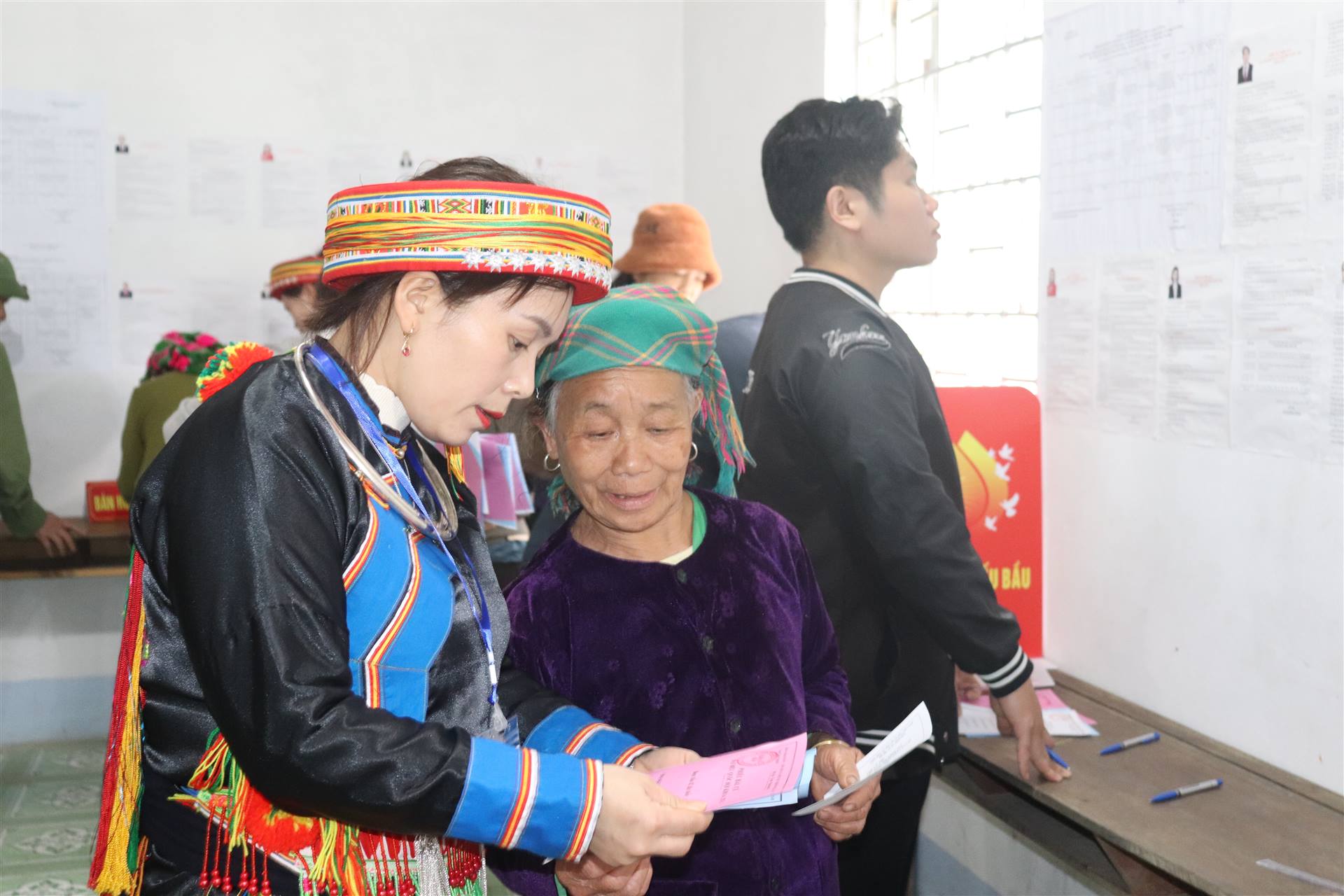 Anh-tin-bai
