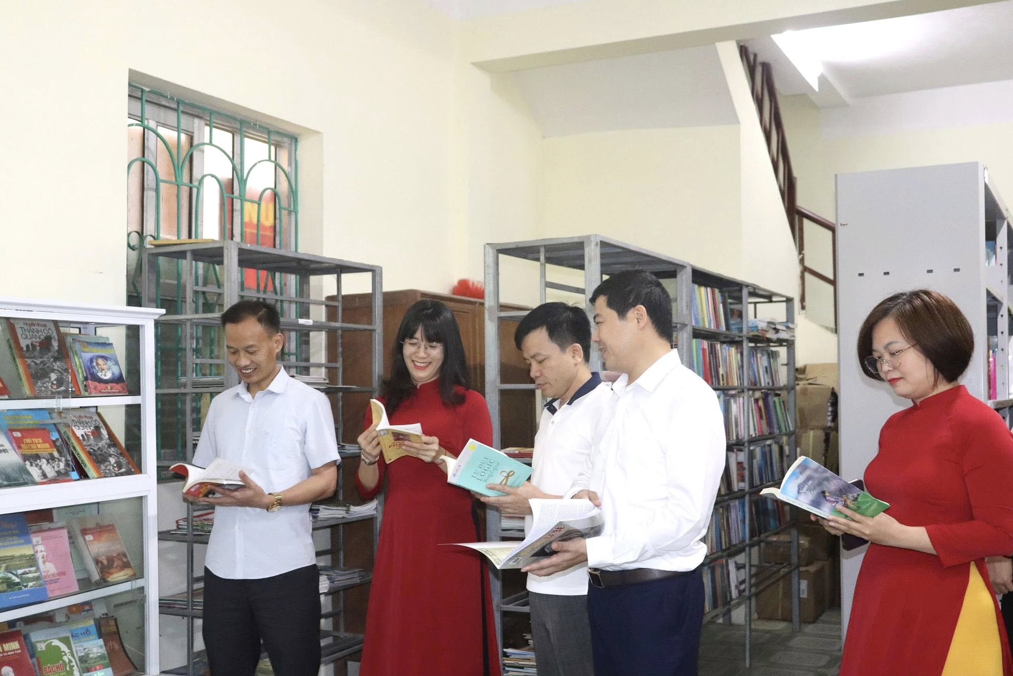 Anh-tin-bai
