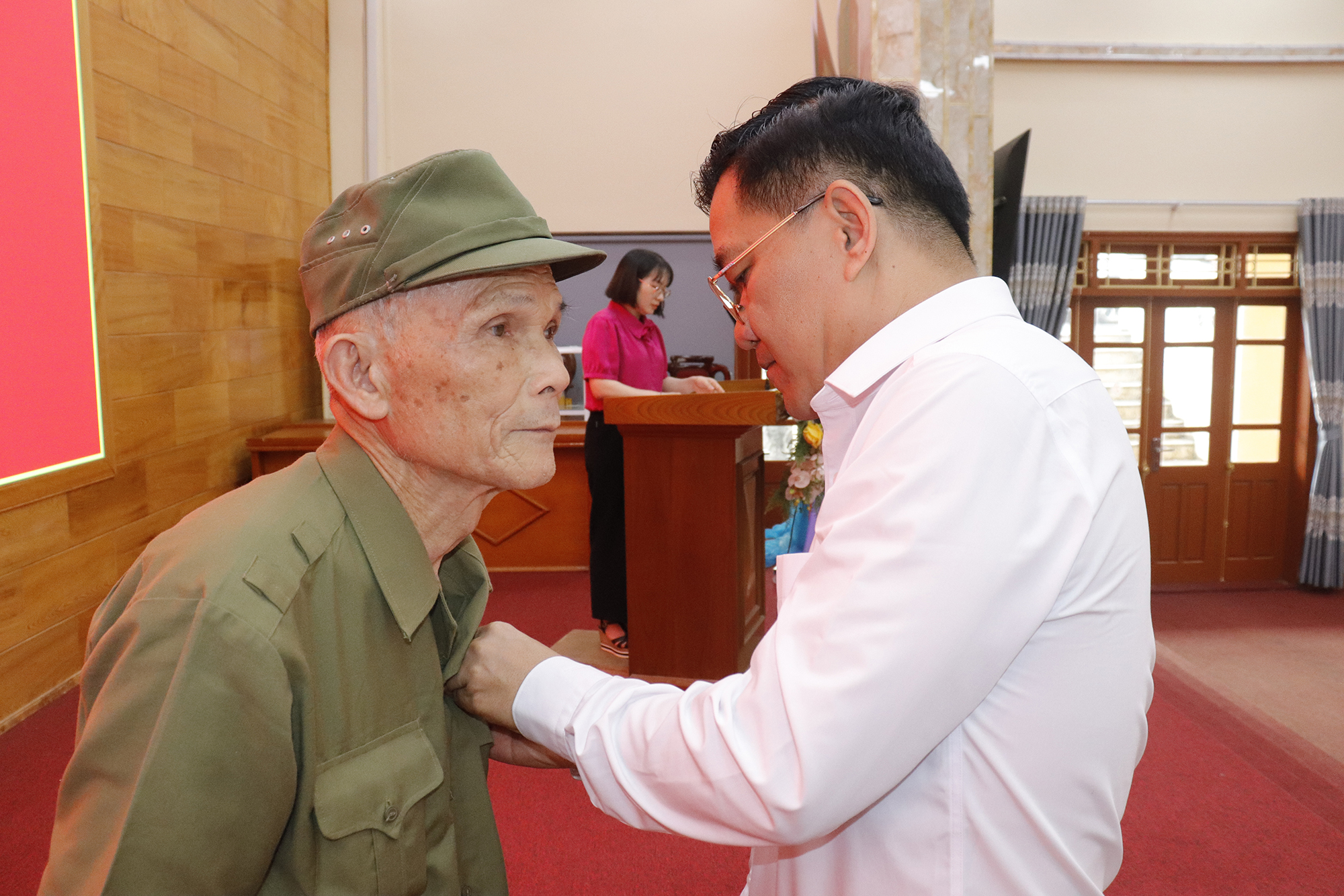 Anh-tin-bai