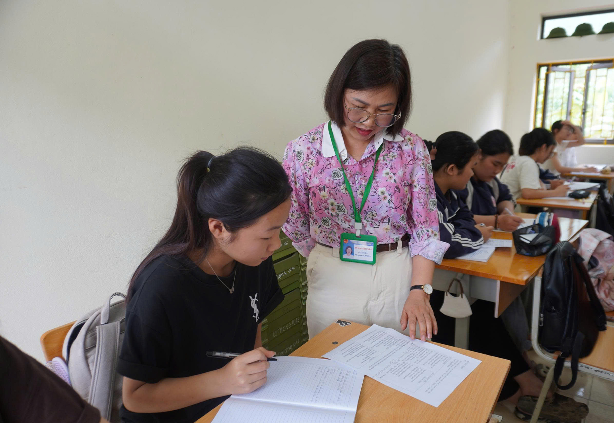 Anh-tin-bai