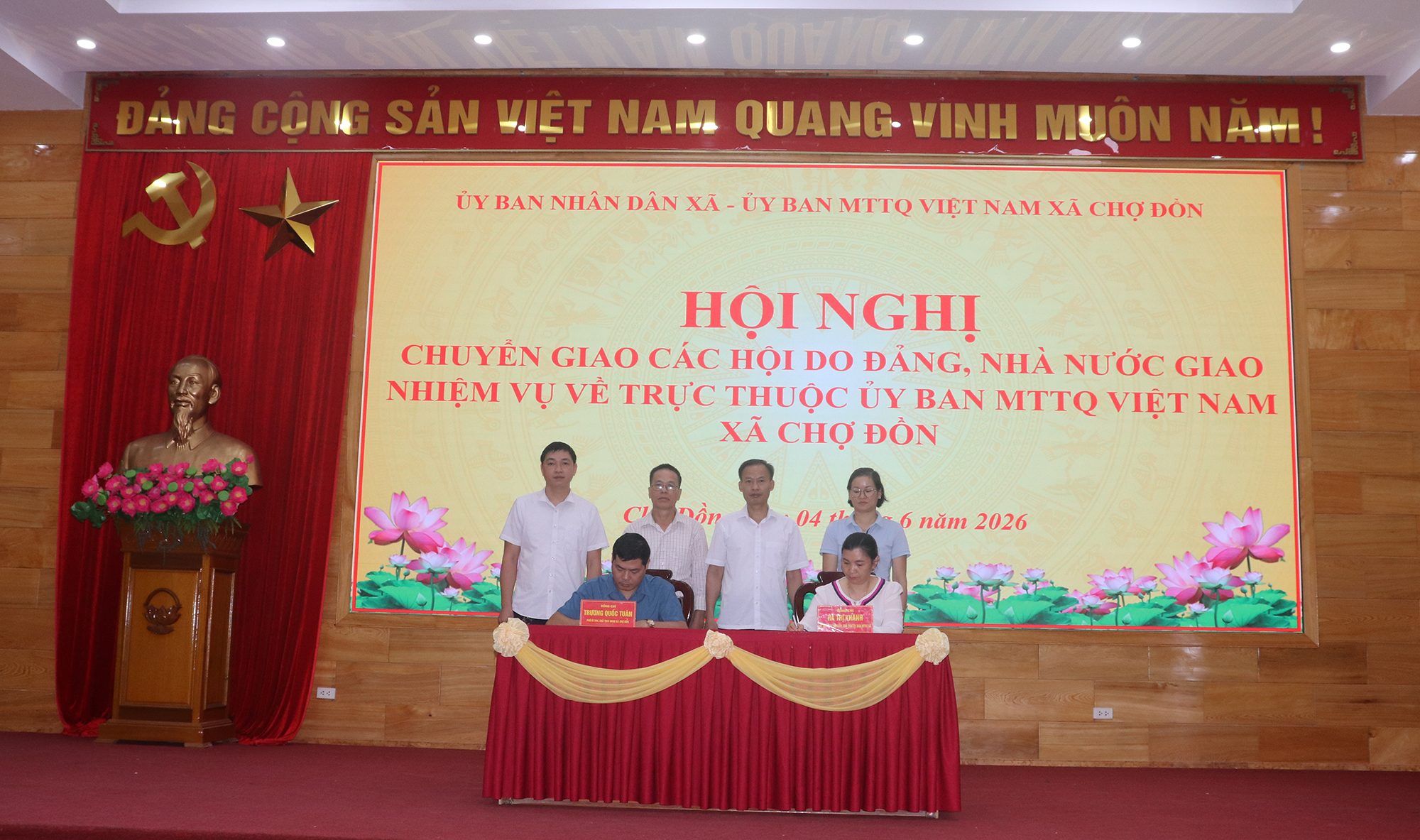 Anh-tin-bai