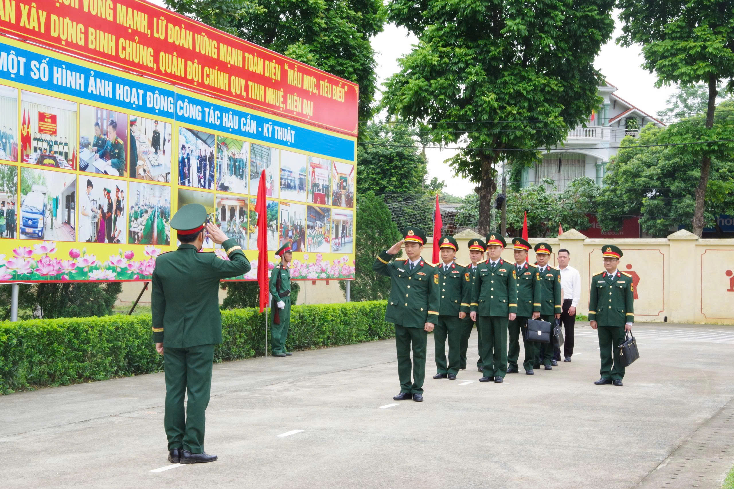 Anh-tin-bai