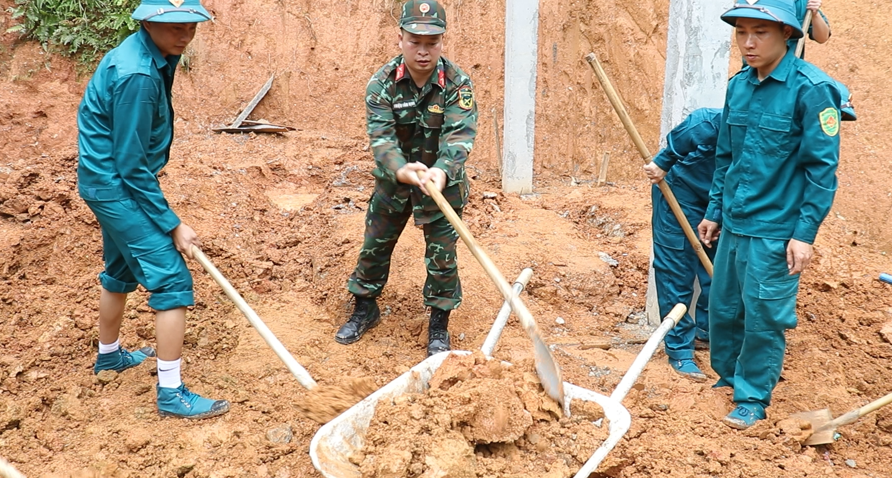 Anh-tin-bai