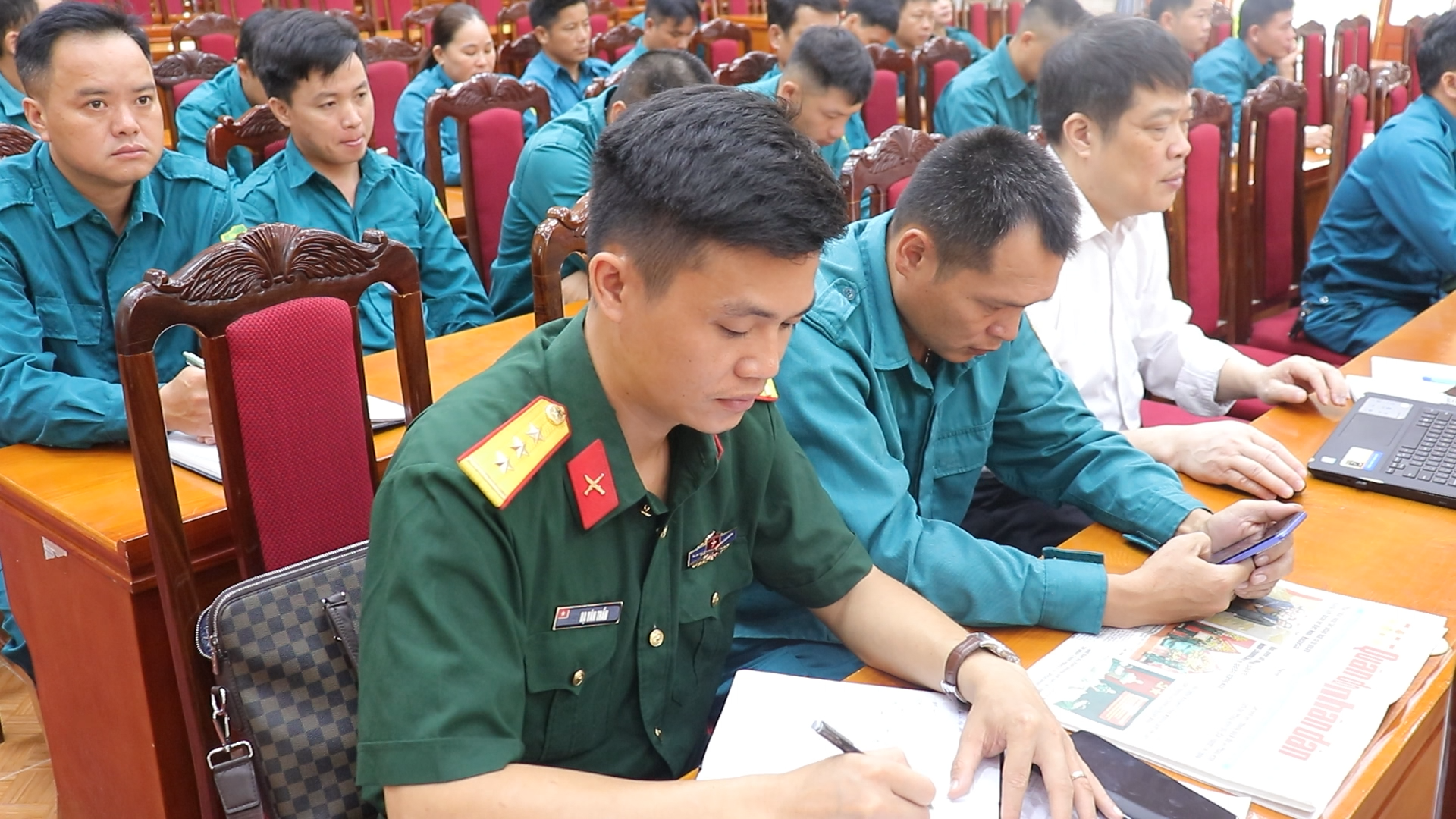 Anh-tin-bai