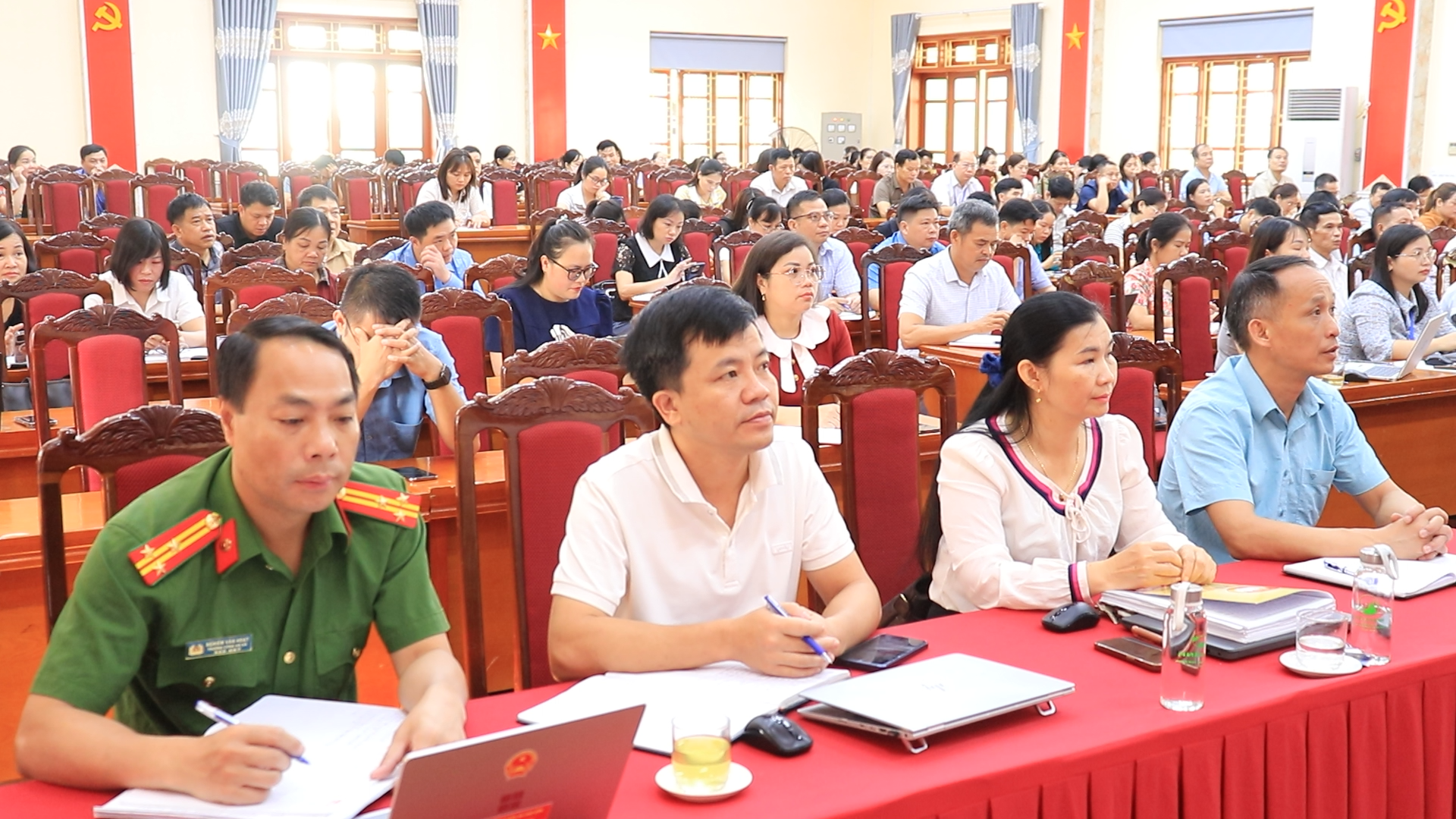 Anh-tin-bai