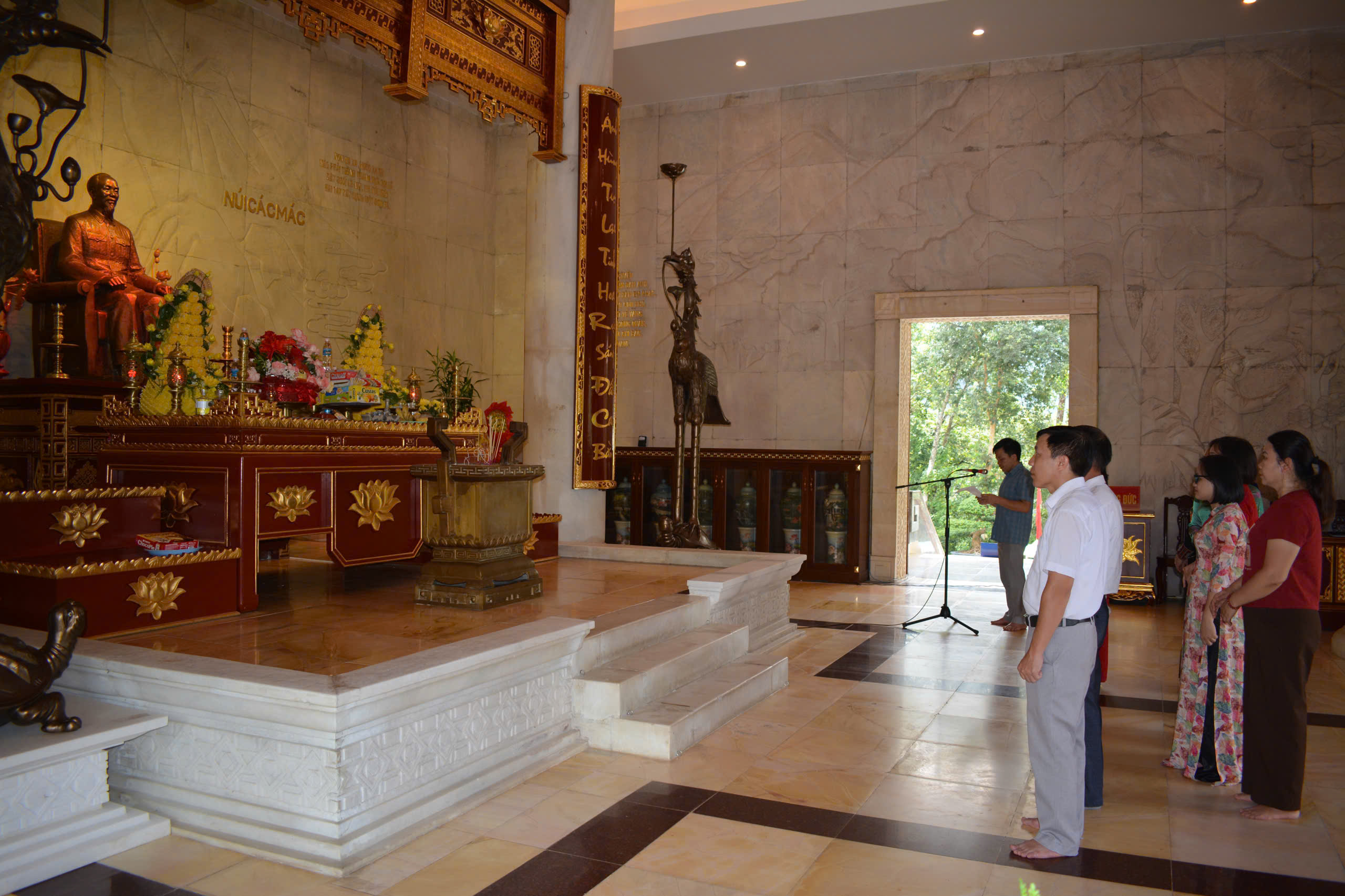Anh-tin-bai