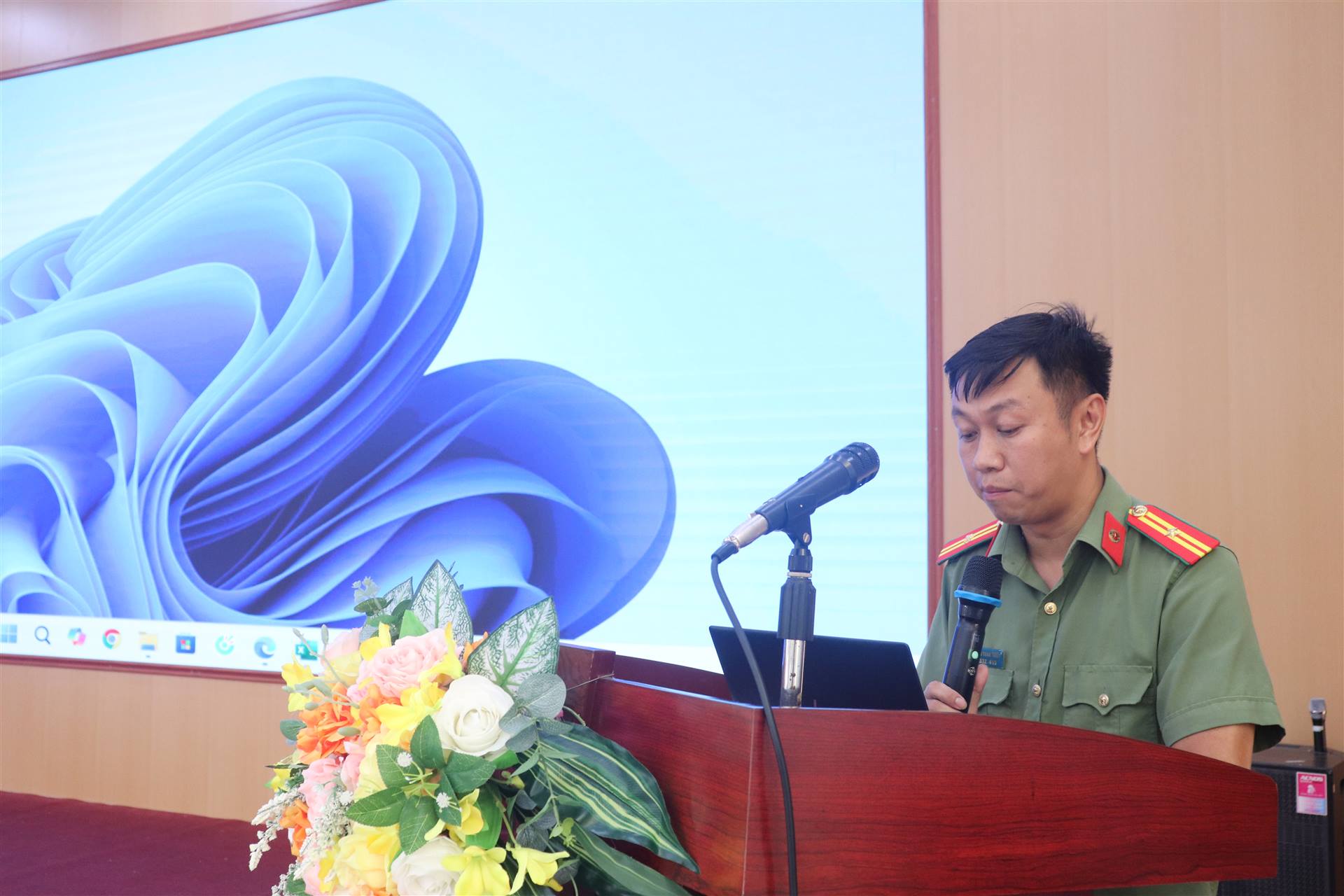 Anh-tin-bai