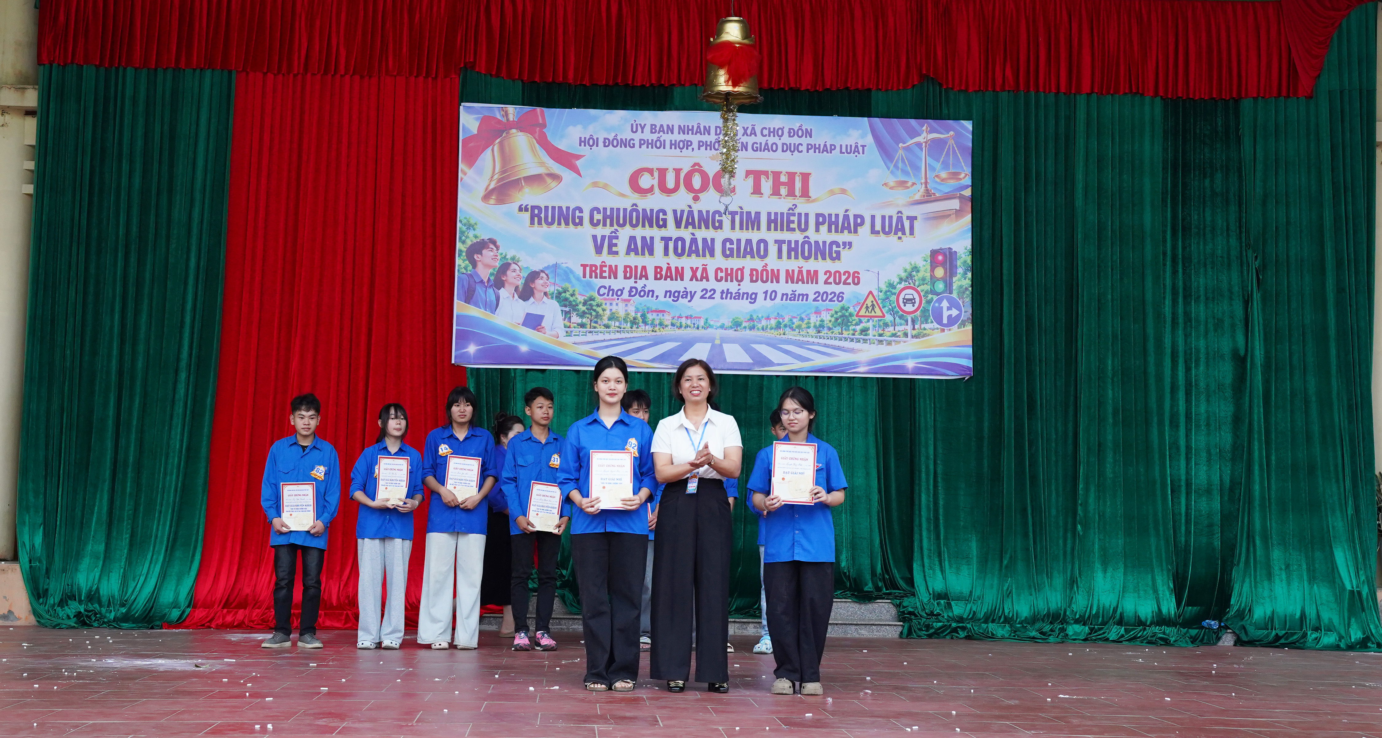 Anh-tin-bai