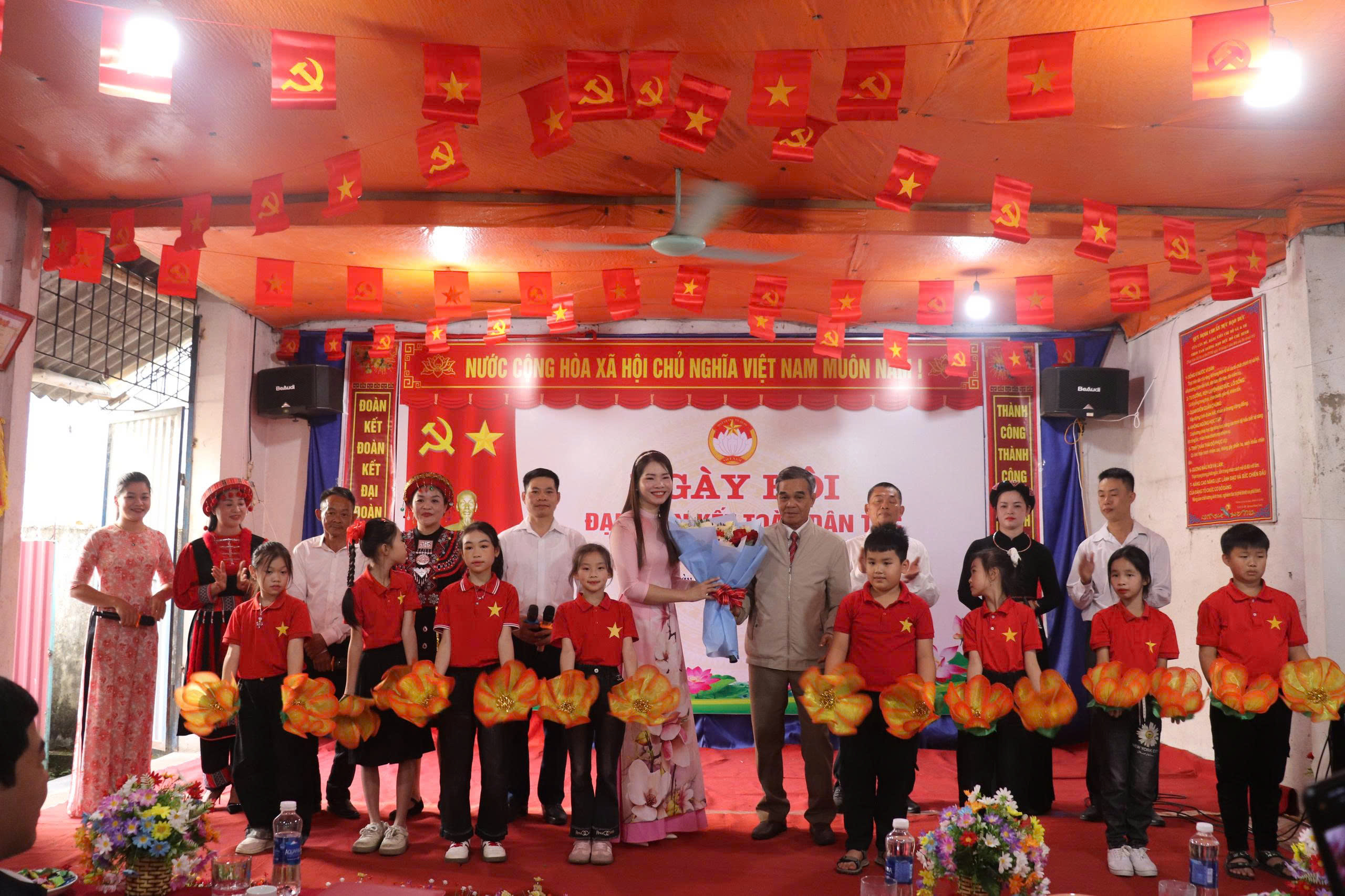 Anh-tin-bai