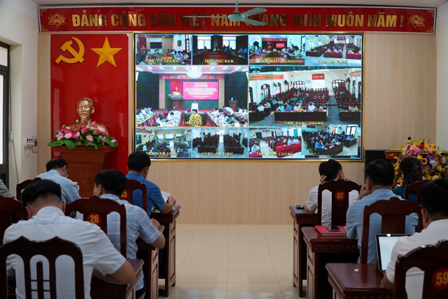 Thượng Quan tham dự Hội nghị trực tuyến sơ kết 1 năm vận hành chính quyền địa phương 2 cấp và triển khai xóa nhà tạm, nhà dột nát