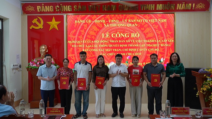 Xã Thượng Quan công bố Nghị quyết và các Quyết định về sắp xếp, tổ chức lại các thôn