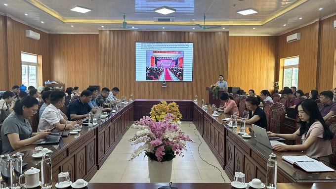Cán bộ, công chức, viên chức xã Thượng Quan tham gia tập huấn ứng dụng công nghệ thông tin và chuyển đổi số tại Ngân Sơn