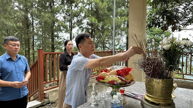 Anh-tin-bai