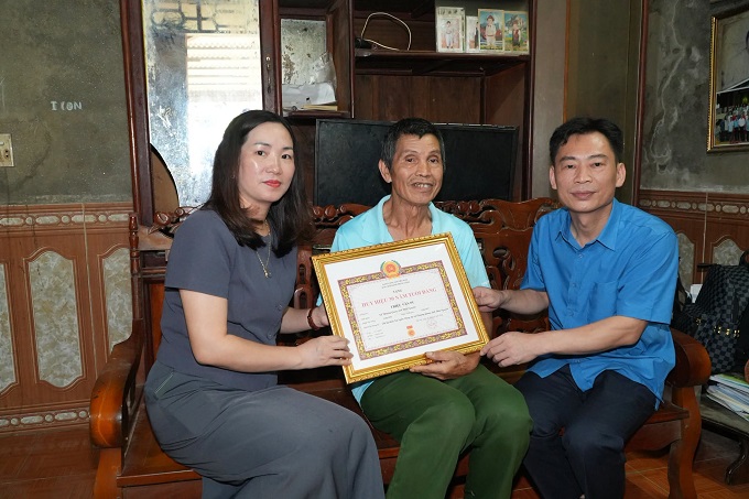 Anh-tin-bai
