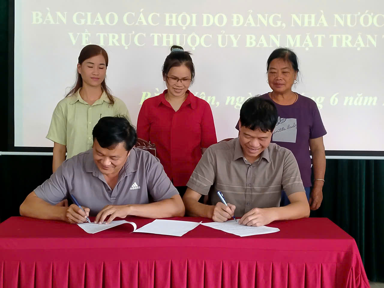 XÃ BẰNG VÂN TỔ CHỨC HỘI NGHỊ BÀN GIAO CÁC HỘI DO ĐẢNG VÀ NHÀ NƯỚC GIAO NHIỆM VỤ VỀ TRỰC THUỘC ỦY BAN MTTQ VIỆT NAM XÃ