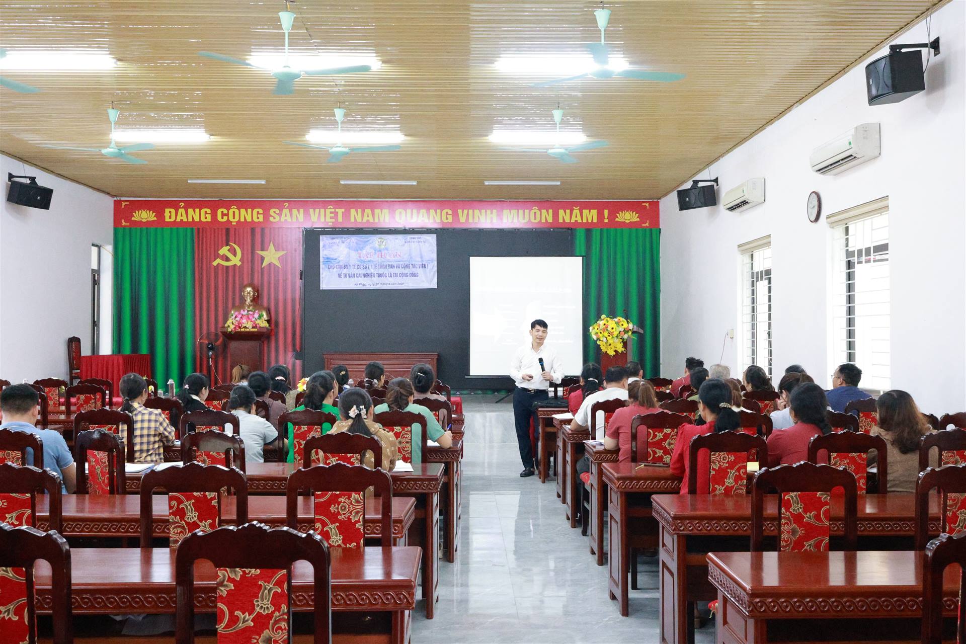 Tập huấn về tư vấn cai nghiện thuốc lá tại cộng đồng