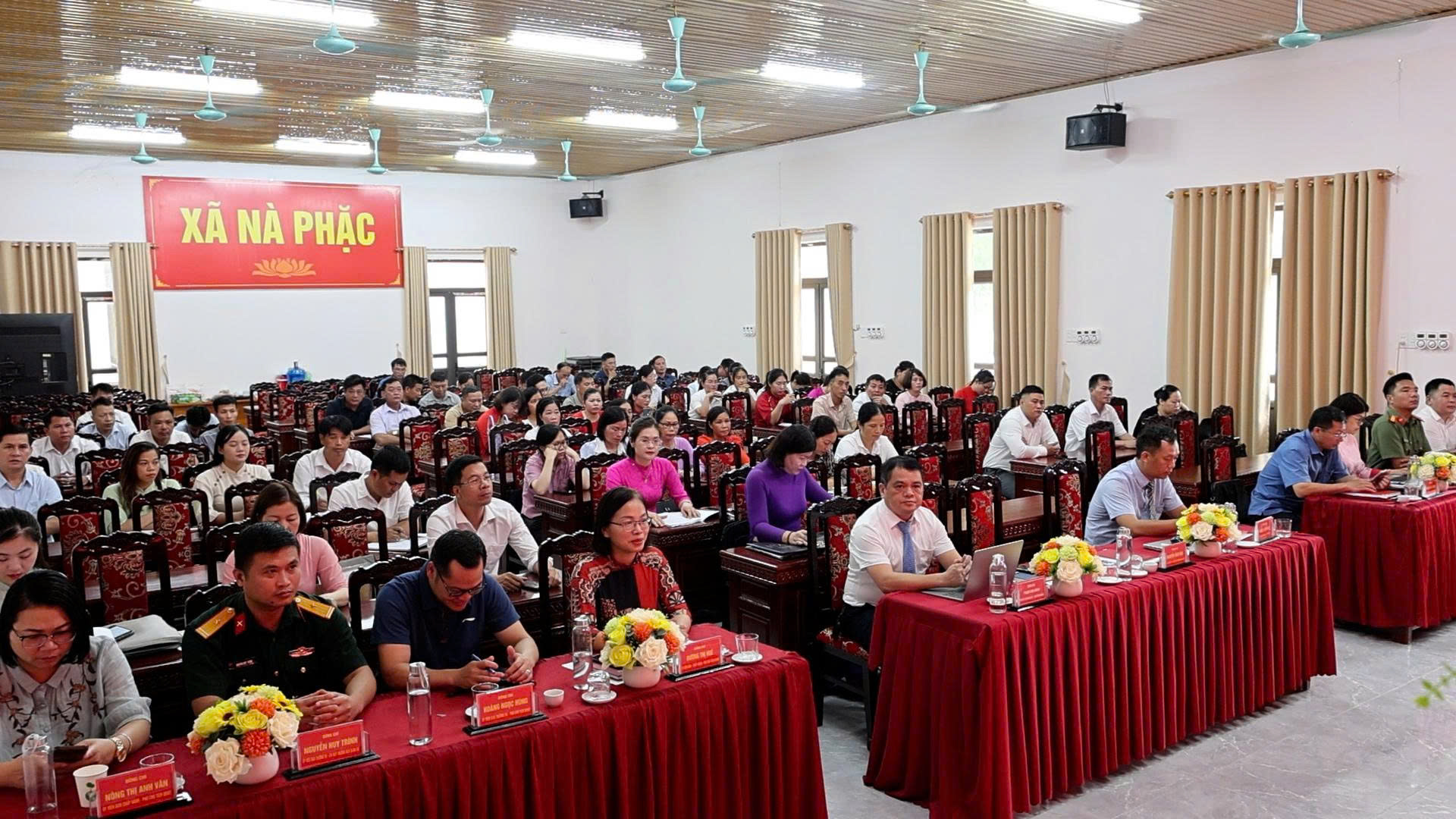 Nà Phặc tổ chức Lễ công bố Nghị quyết và các quyết định sau sắp xếp, sáp nhập thôn