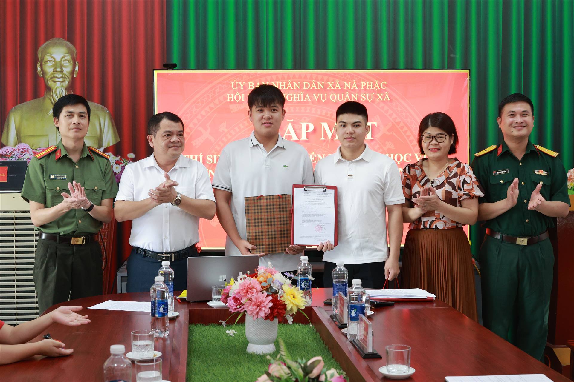 Anh-tin-bai