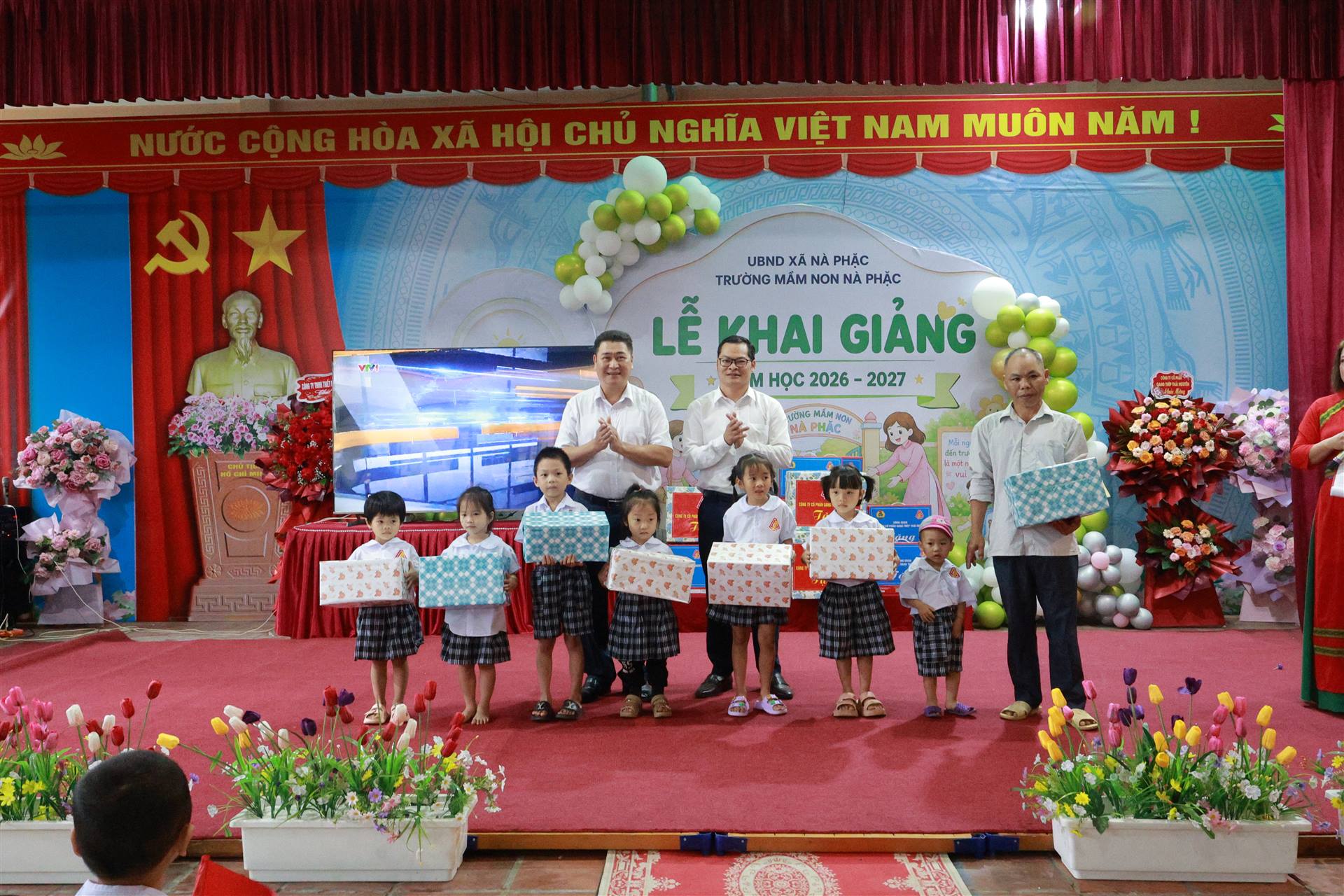 Anh-tin-bai