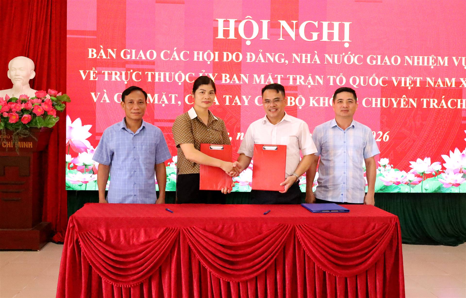 HỘI NGHỊ BÀN GIAO CÁC HỘI DO ĐẢNG, NHÀ NƯỚC GIAO NHIỆM VỤ VỀ TRỰC THUỘC ỦY BAN MTTQ VIỆT NAM XÃ