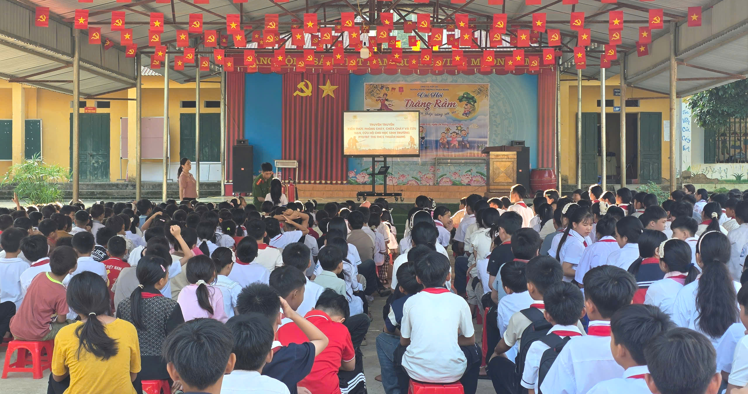 Công an xã Hiệp Lực tuyên truyền kiến thức PCCC và CNCH cho học sinh