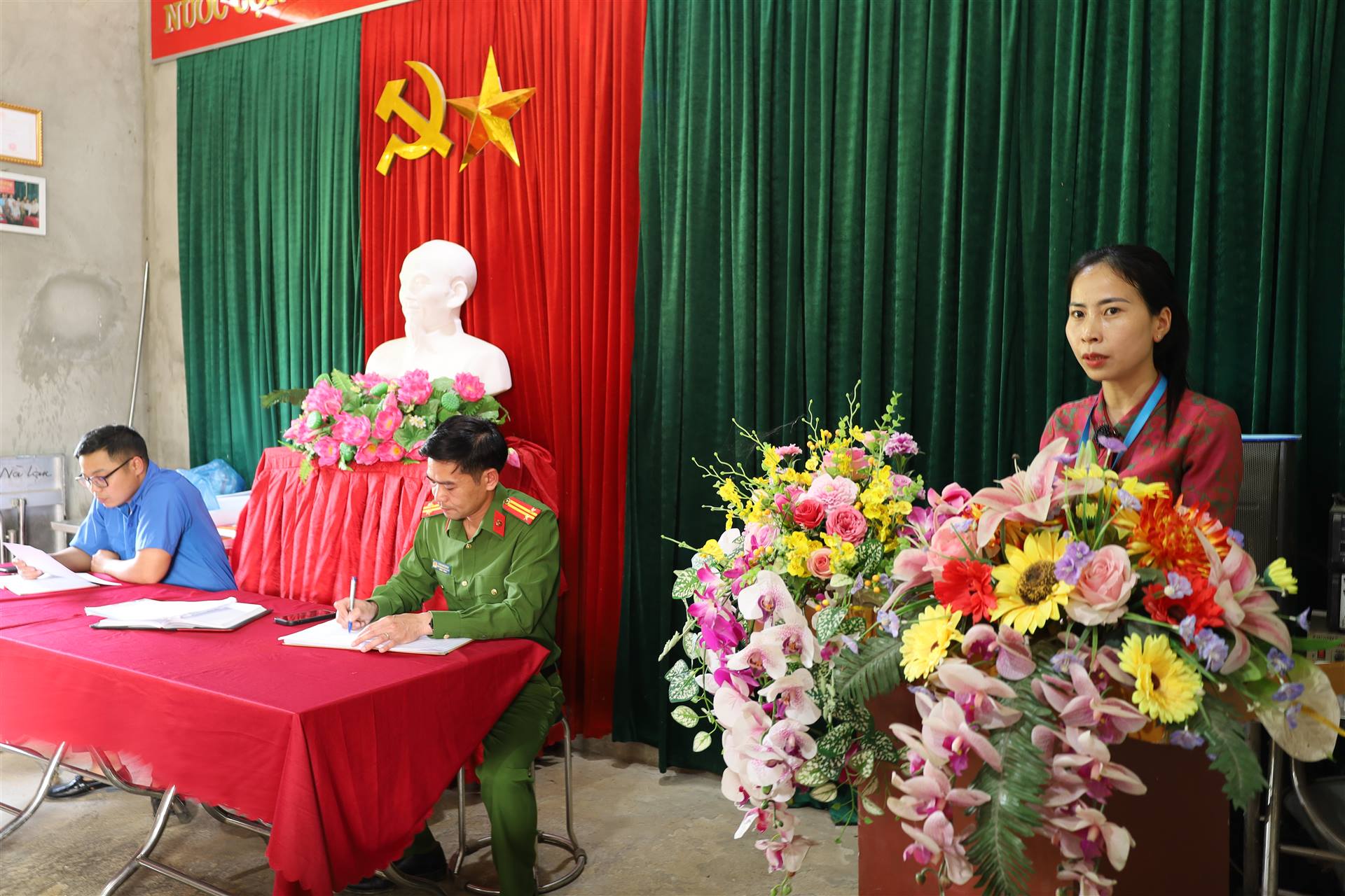 Anh-tin-bai