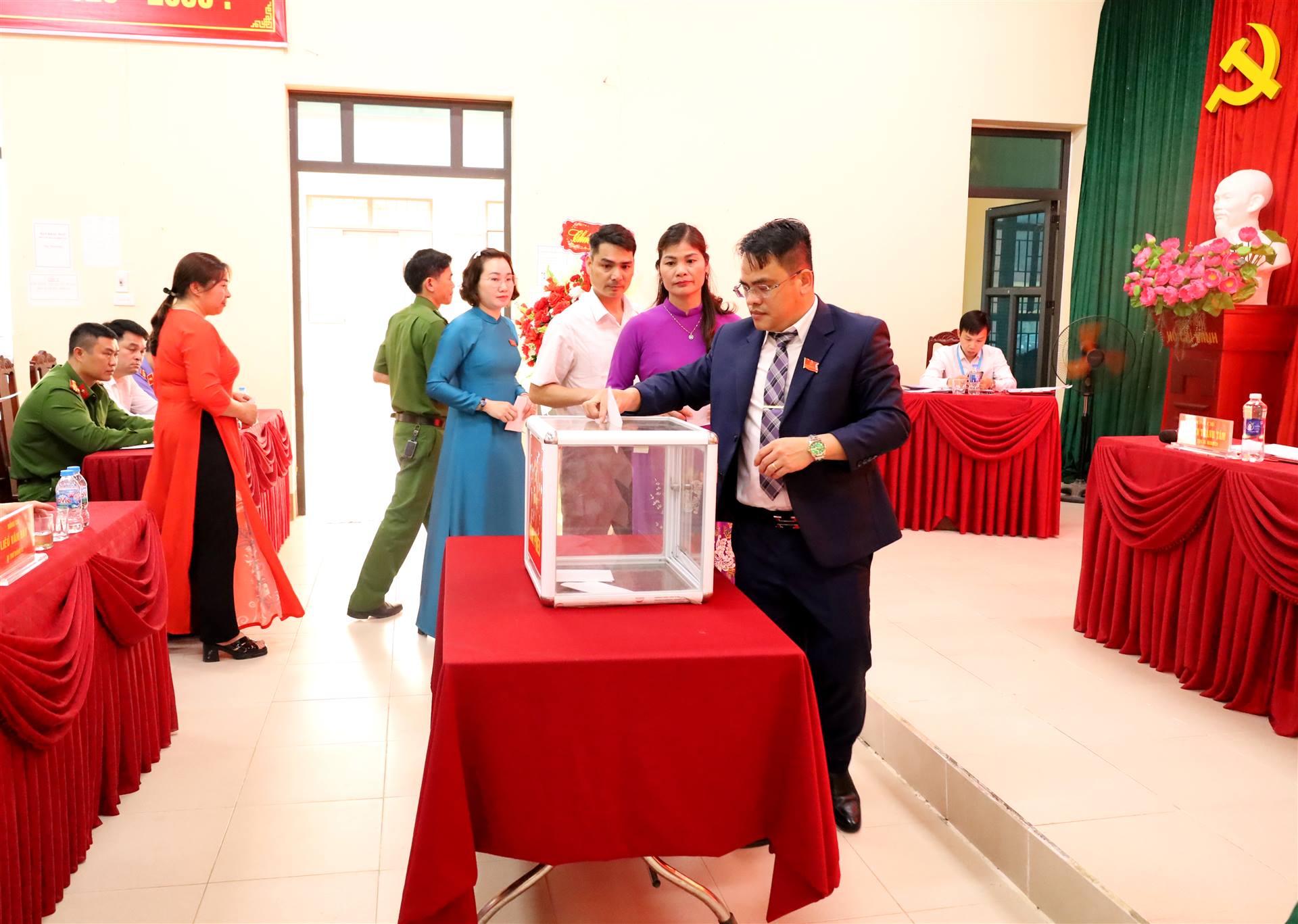 Anh-tin-bai