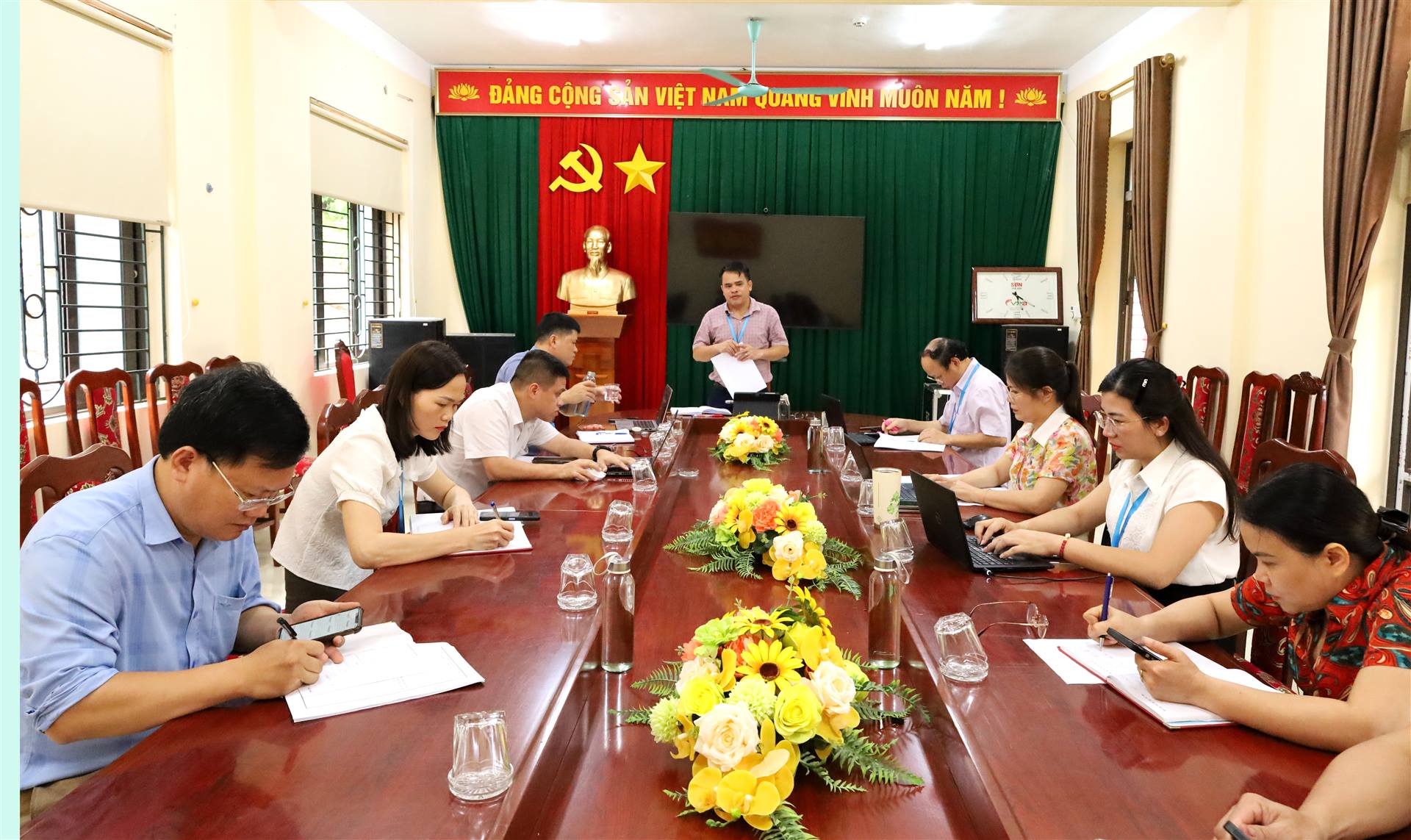 Anh-tin-bai