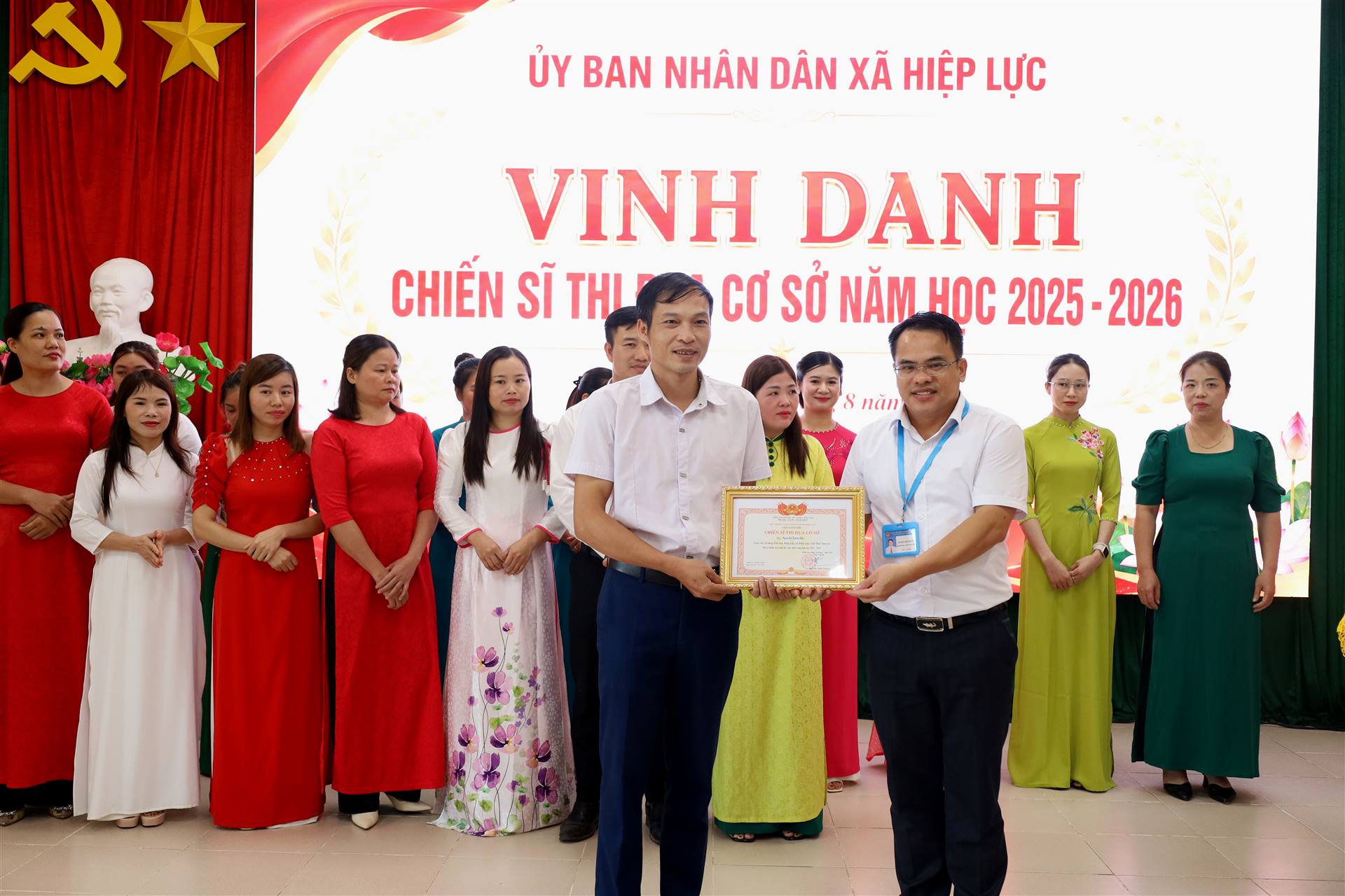 Anh-tin-bai