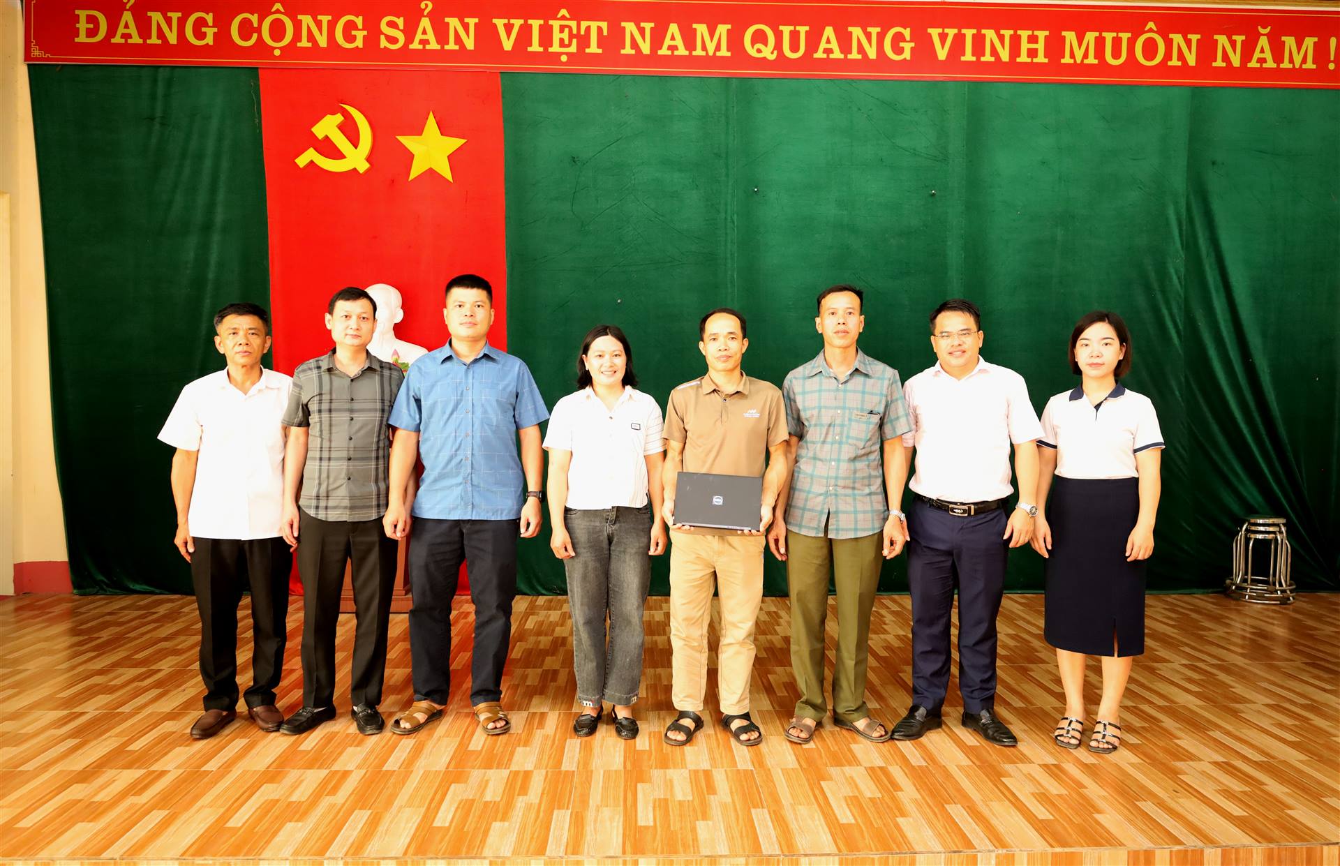 Anh-tin-bai