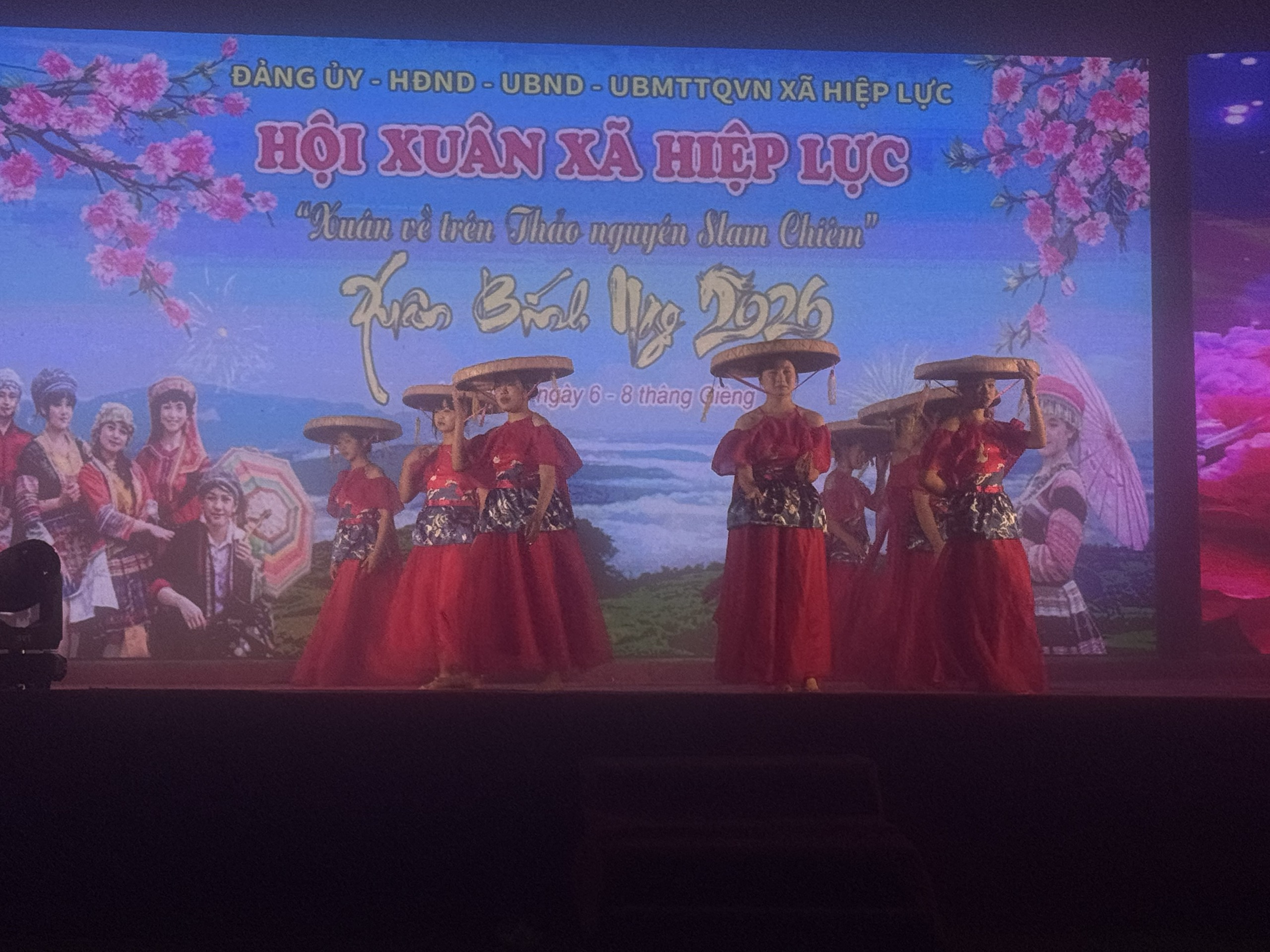 Đêm giao lưu văn nghệ thứ hai khép lại để lại nhiều cảm xúc tại Hội Xuân xã Hiệp Lực