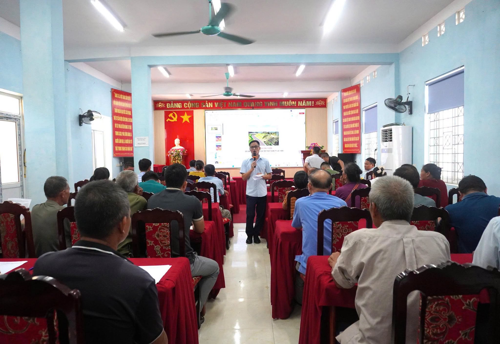 Hội nghị lấy ý kiến cộng đồng dân cư về Quy hoạch tổng thể mặt bằng các dự án: Xây dựng khu tái định cư Khuổi Nhầu và Xây dựng khu tái định cư Khuổi Nhầu 2