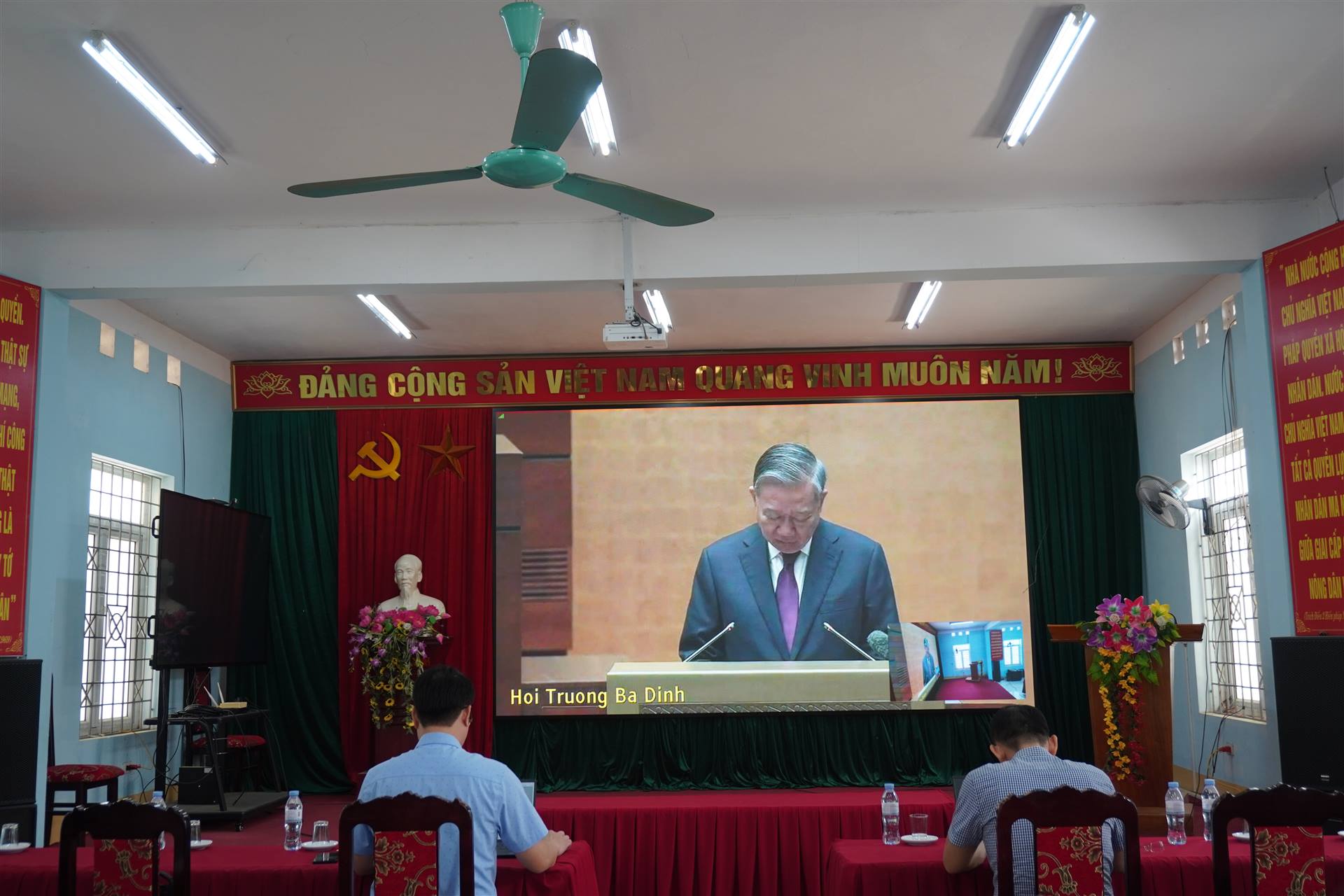 Anh-tin-bai