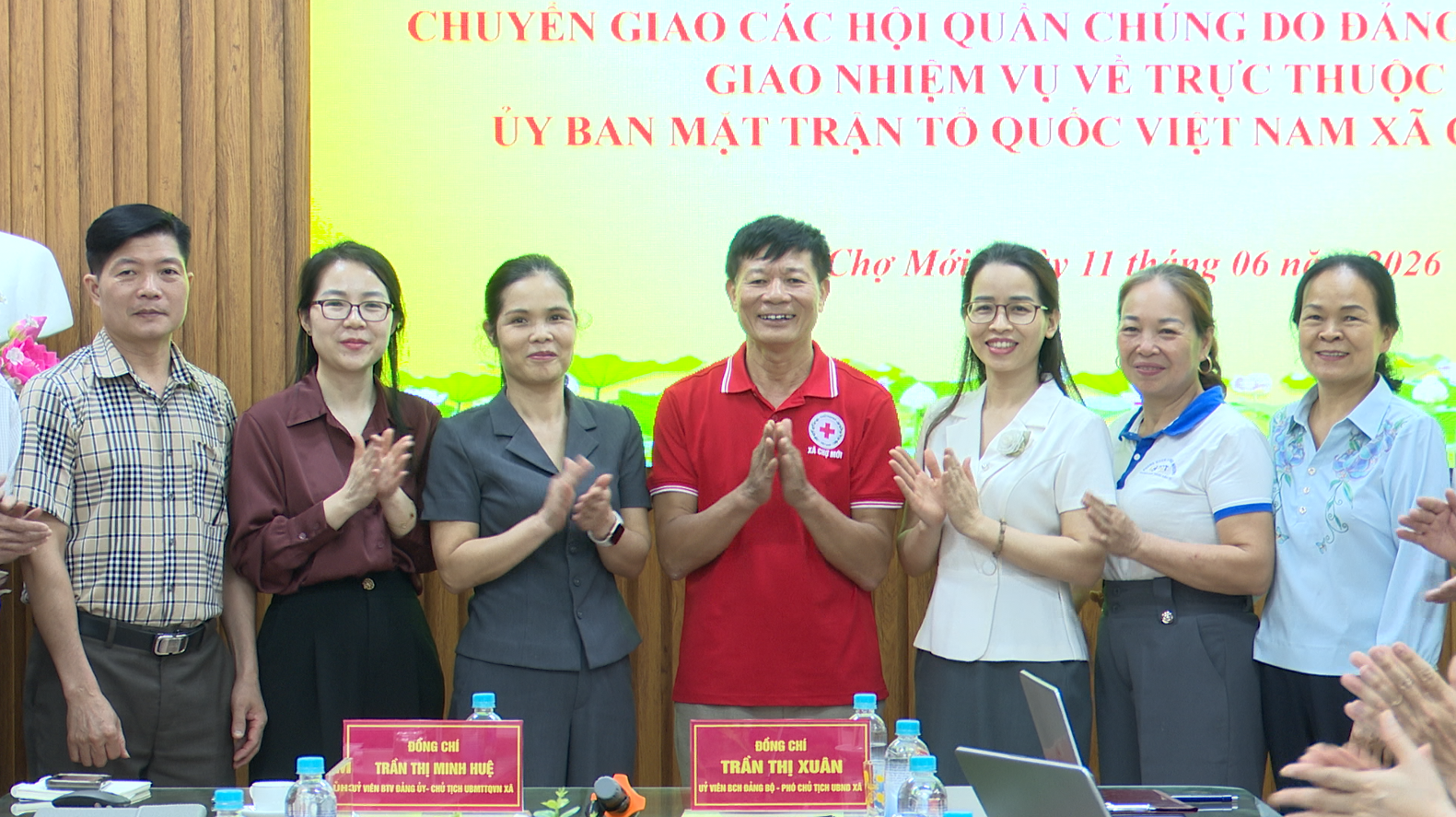 BÀN GIAO CÁC HỘI QUẦN CHÚNG DO ĐẢNG, NHÀ NƯỚC GIAO NHIỆM VỤ VỀ TRỰC THUỘC ỦY BAN MẶT TRẬN TỔ QUỐC VIỆT NAM XÃ CHỢ MỚI QUẢN LÝ