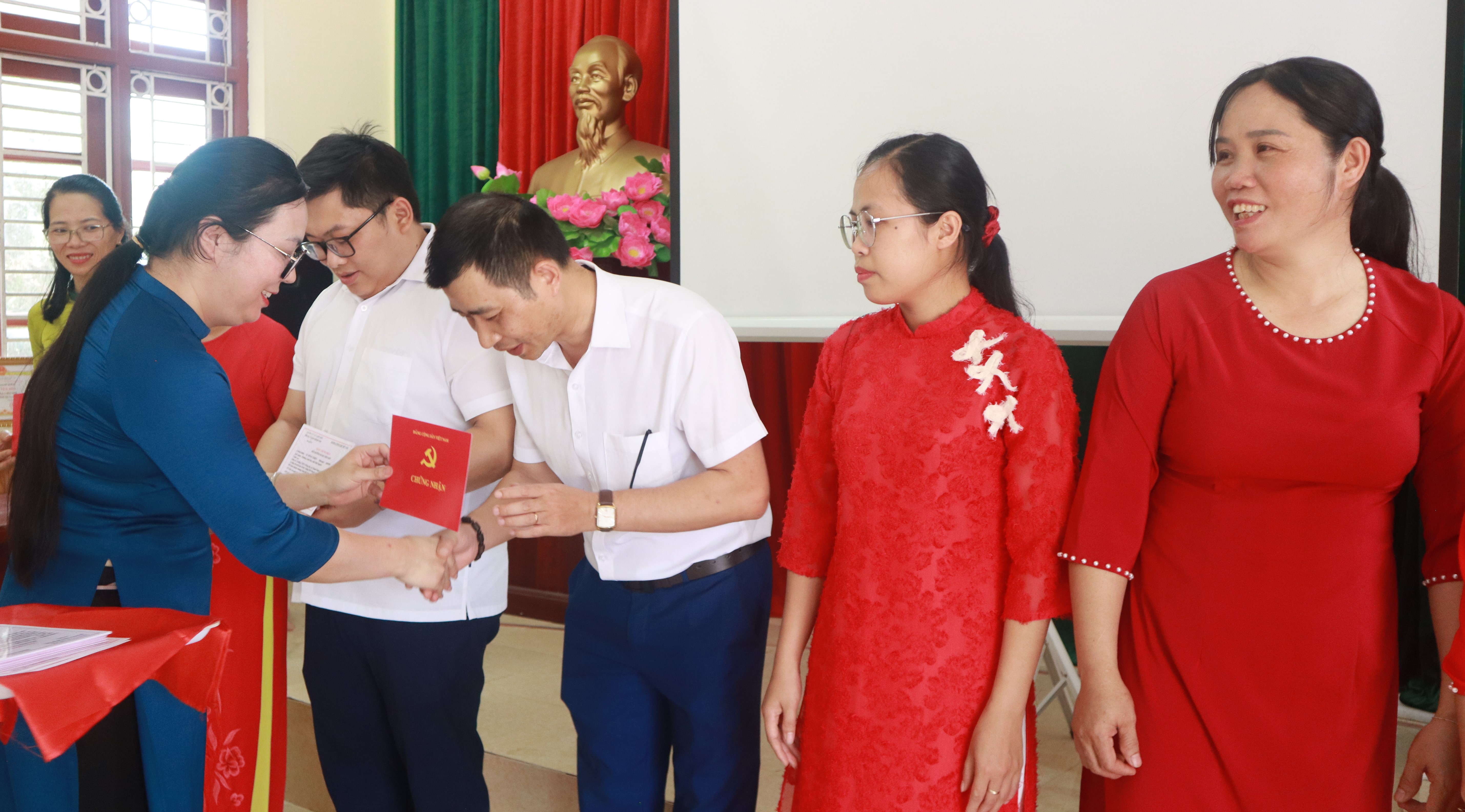 Anh-tin-bai