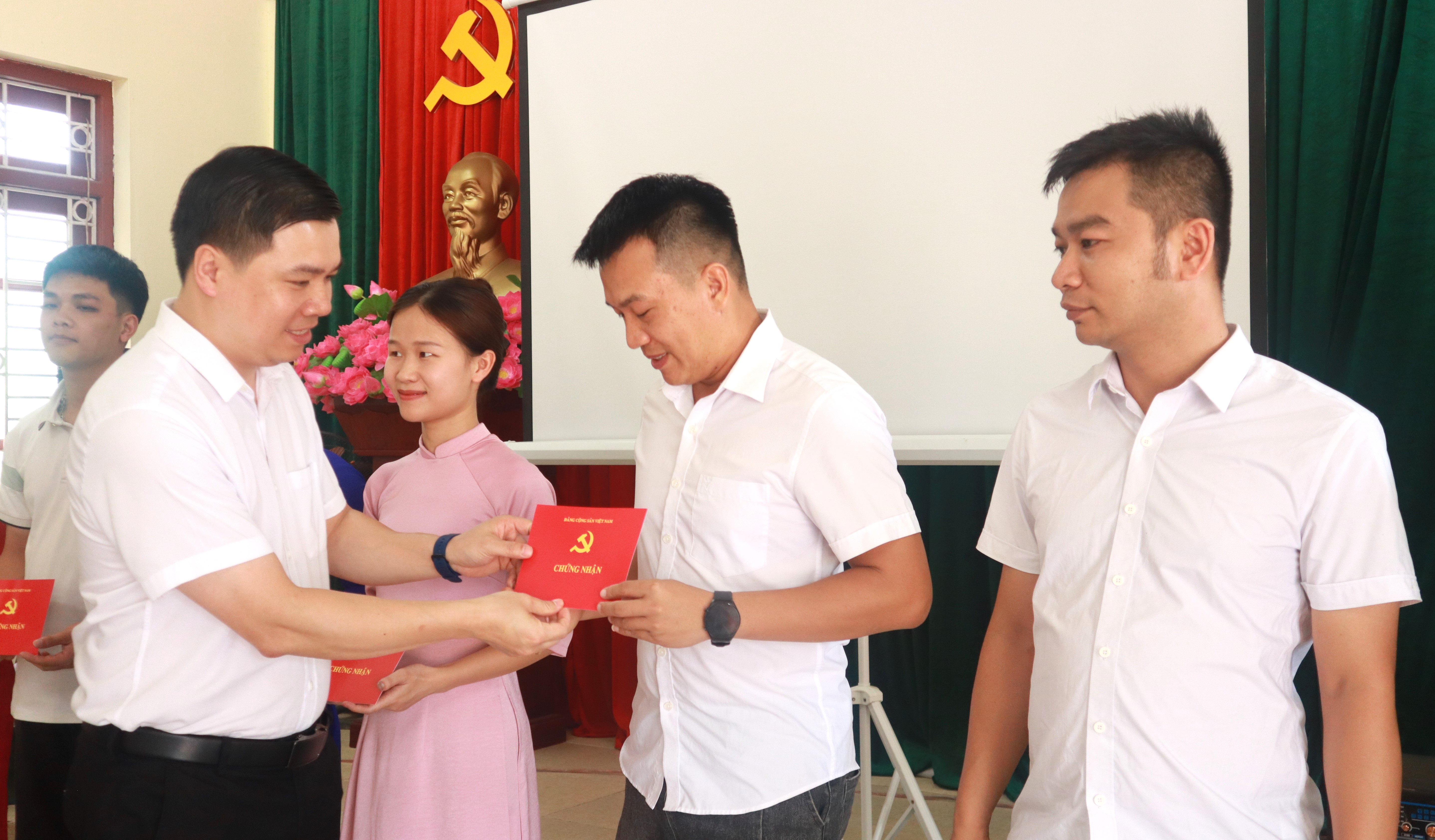 Anh-tin-bai