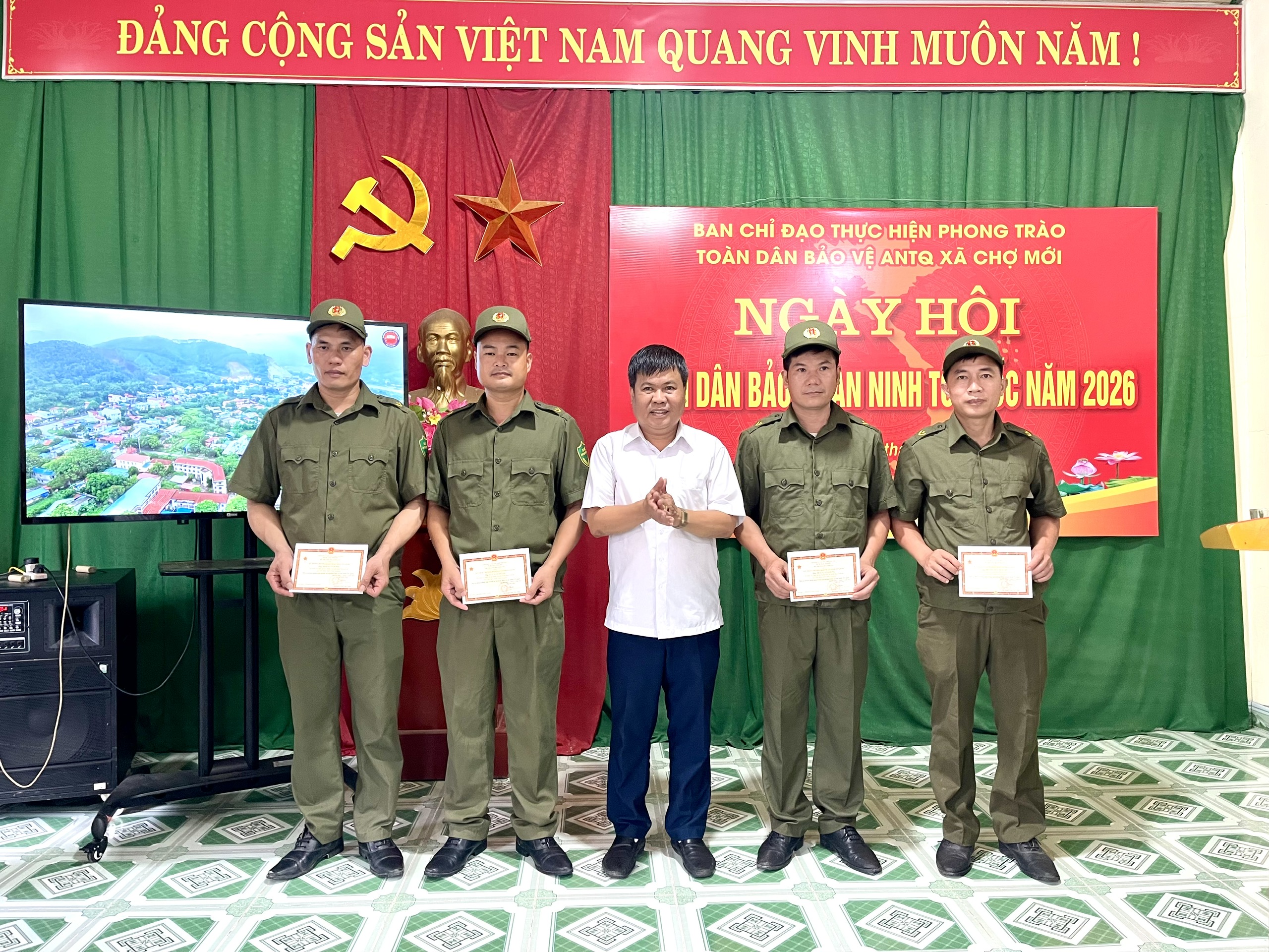 Anh-tin-bai