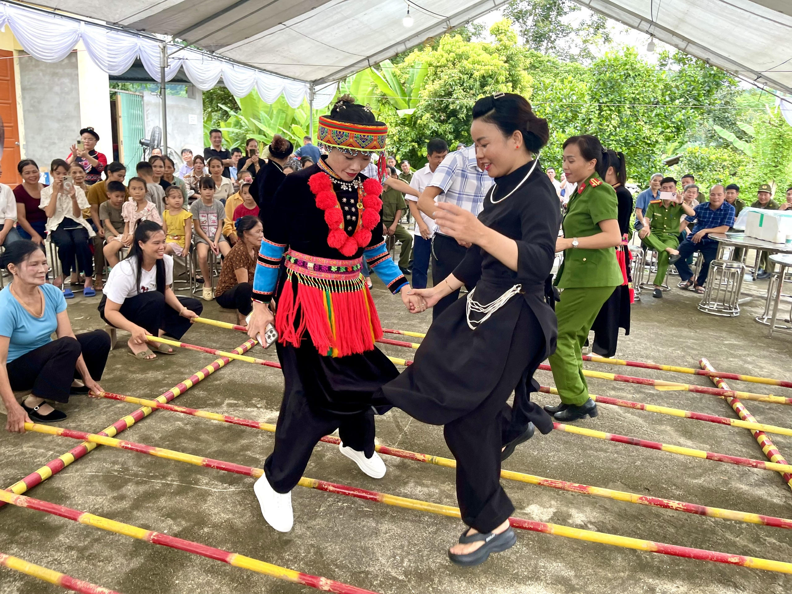 Anh-tin-bai