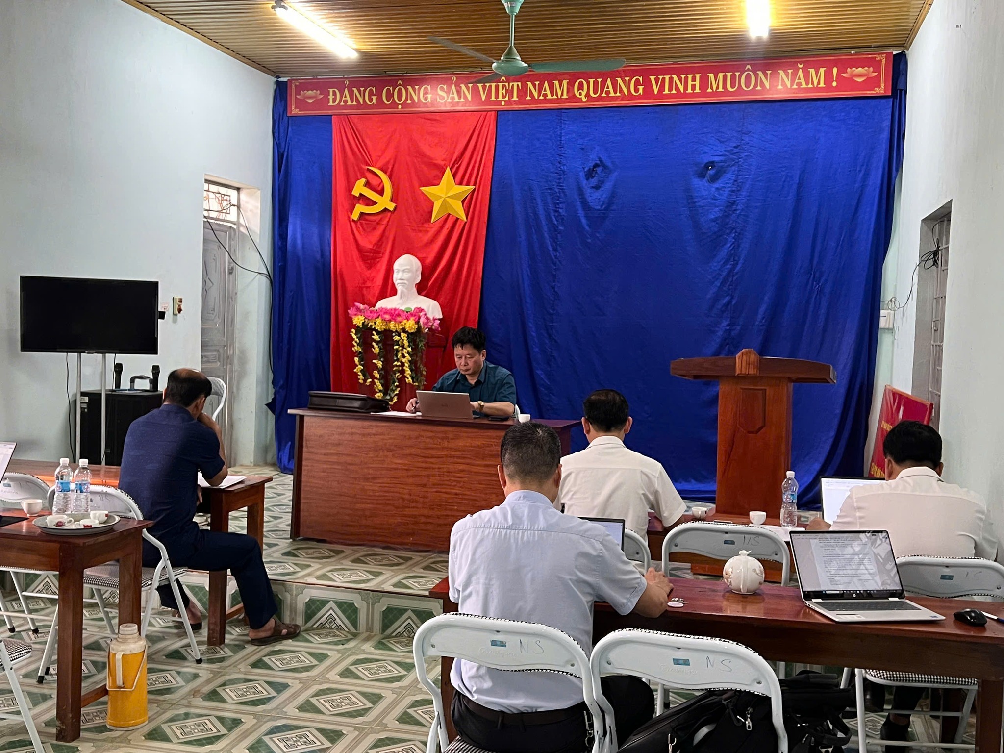 THƯỜNG TRỰC ĐẢNG ỦY XÃ YÊN BÌNH LÀM VIỆC VỚI CHI BỘ NÀ SAO