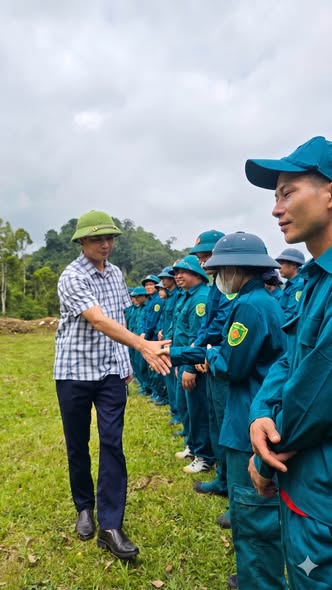 LÃNH ĐẠO ĐẢNG ỦY, HĐND, UBND XÃ THĂM VÀ ĐỘNG VIÊN LỰC LƯỢNG DÂN QUÂN TỰ VỆ TRONG KỲ HUẤN LUYỆN