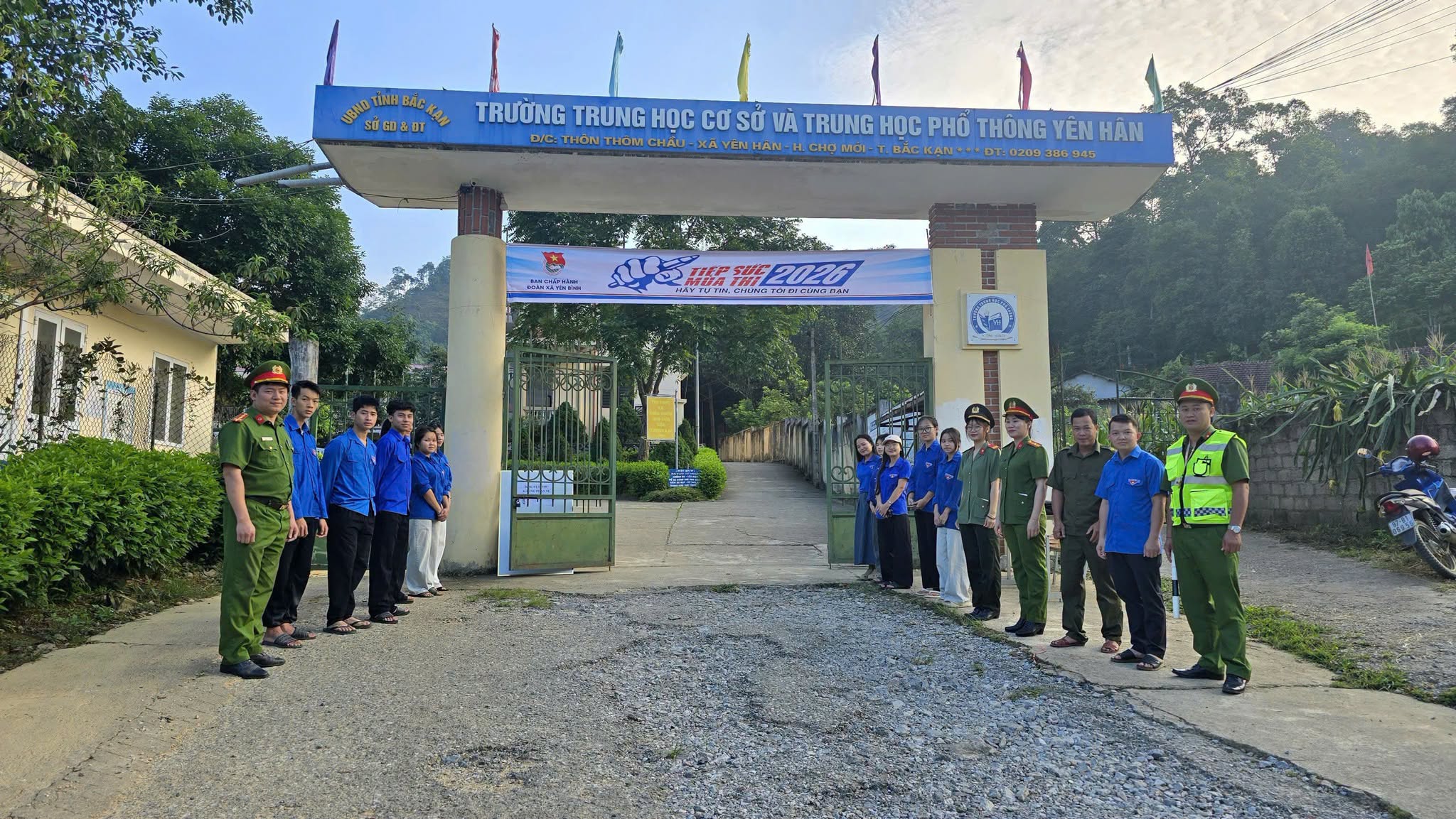 TUỔI TRẺ YÊN BÌNH CHUNG TAY TIẾP SỨC MÙA THI, ĐỒNG HÀNH CÙNG THÍ SINH TRONG NGÀY ĐẦU KỲ THI TỐT NGHIỆP THPT NĂM 2026