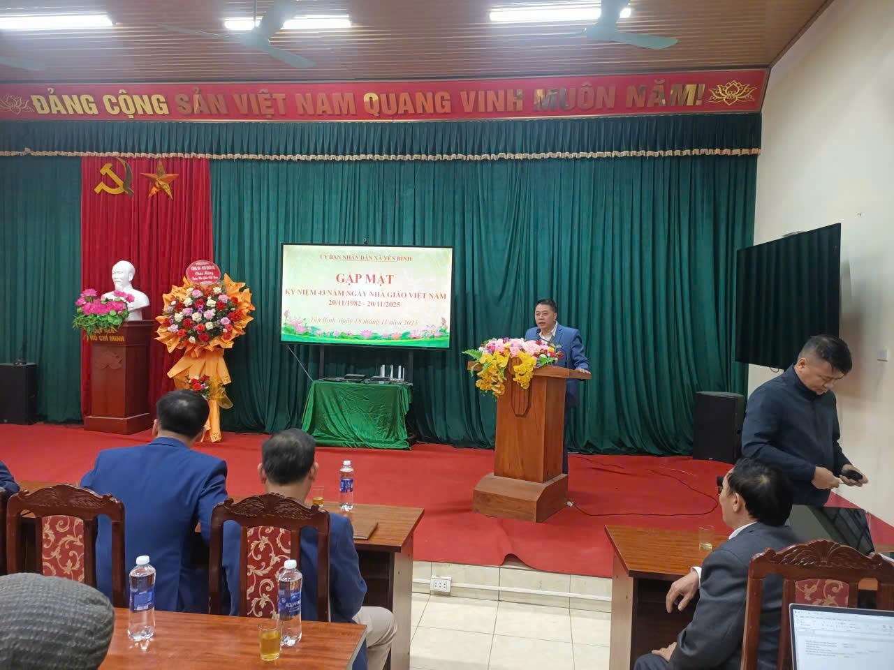 Anh-tin-bai