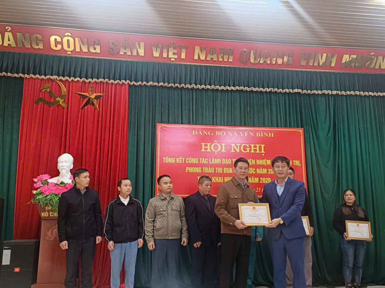 Anh-tin-bai
