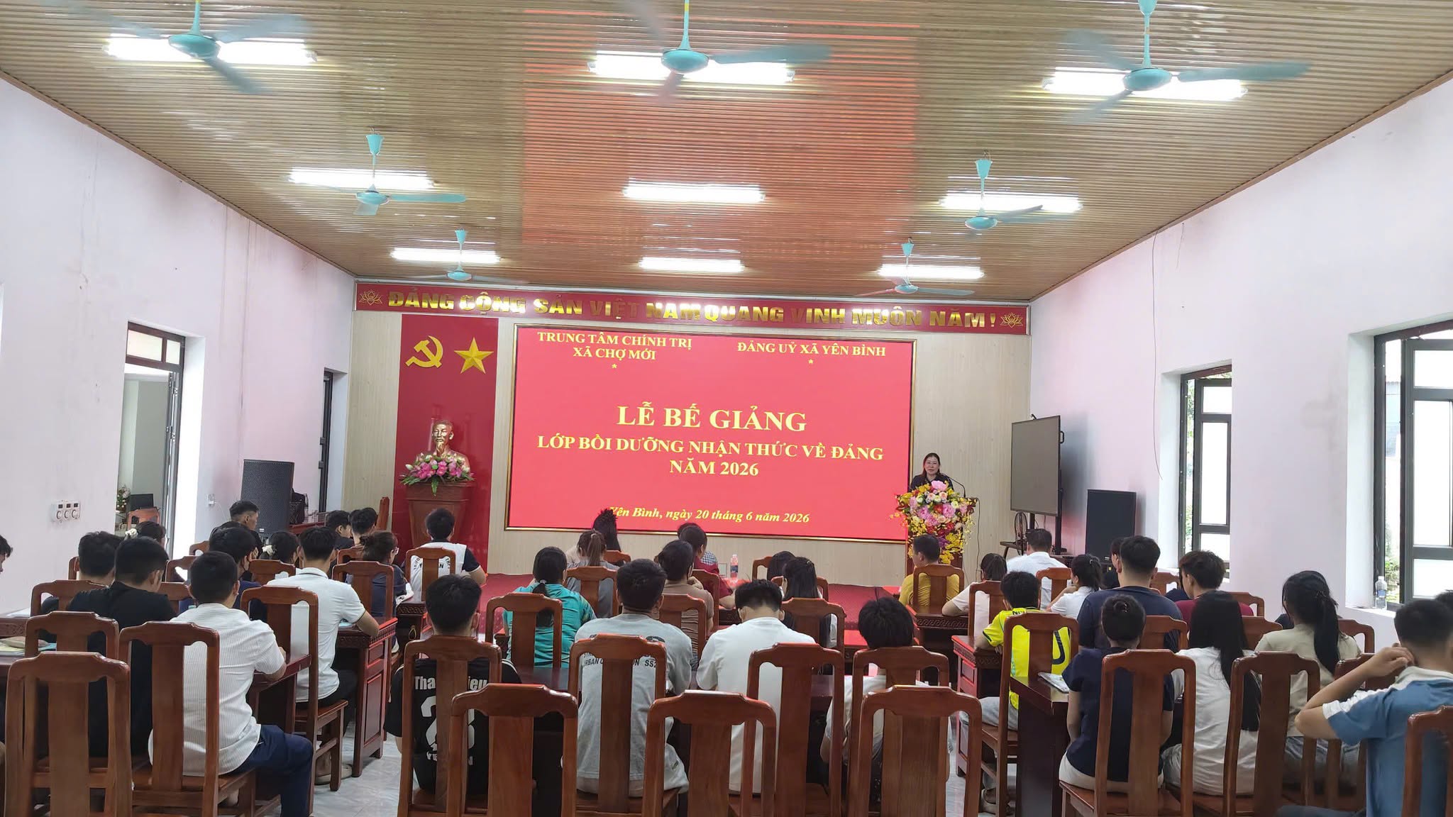 BẾ GIẢNG LỚP BỒI DƯỠNG NHẬN THỨC VỀ ĐẢNG NĂM 2026 TẠI XÃ YÊN BÌNH