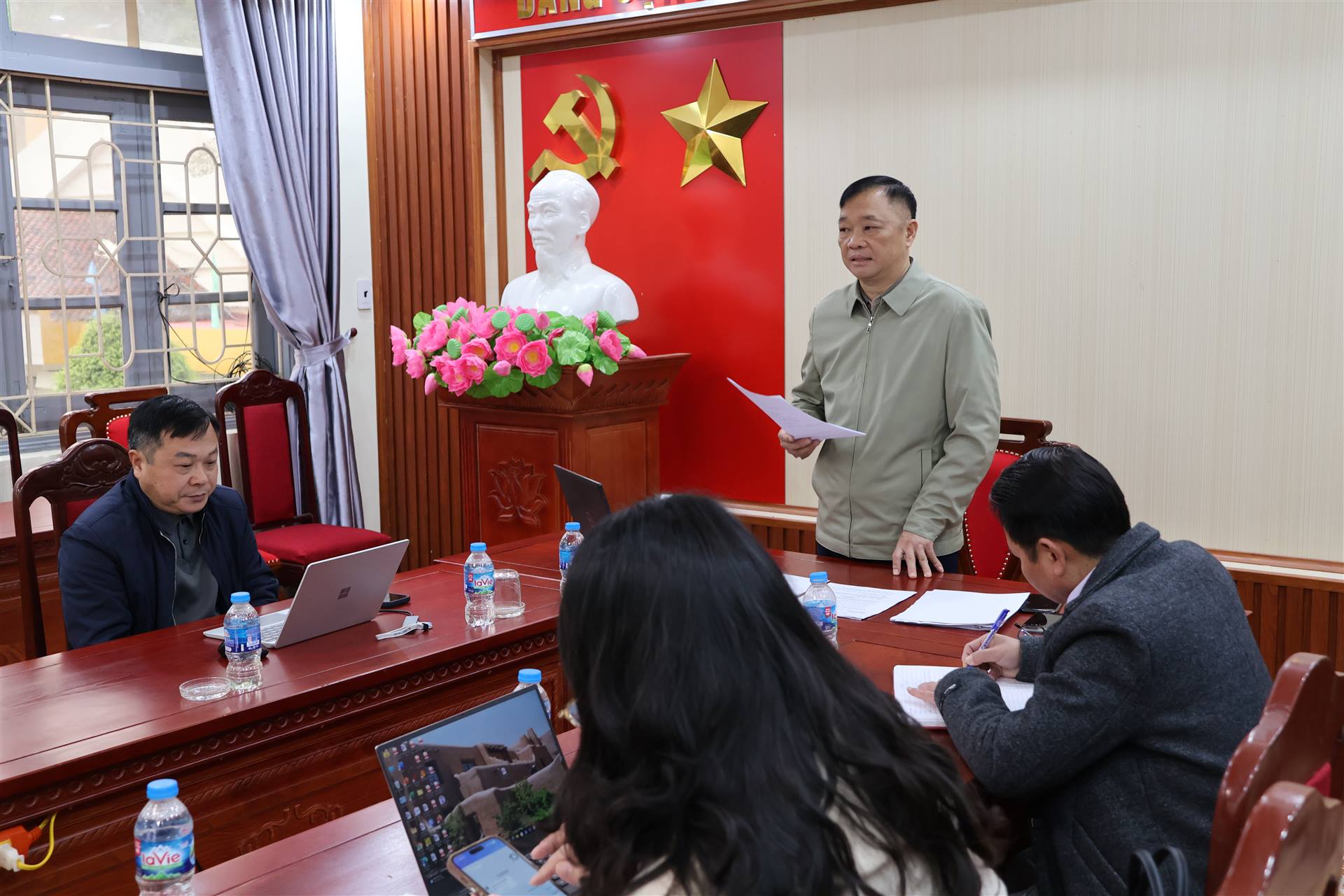 Anh-tin-bai